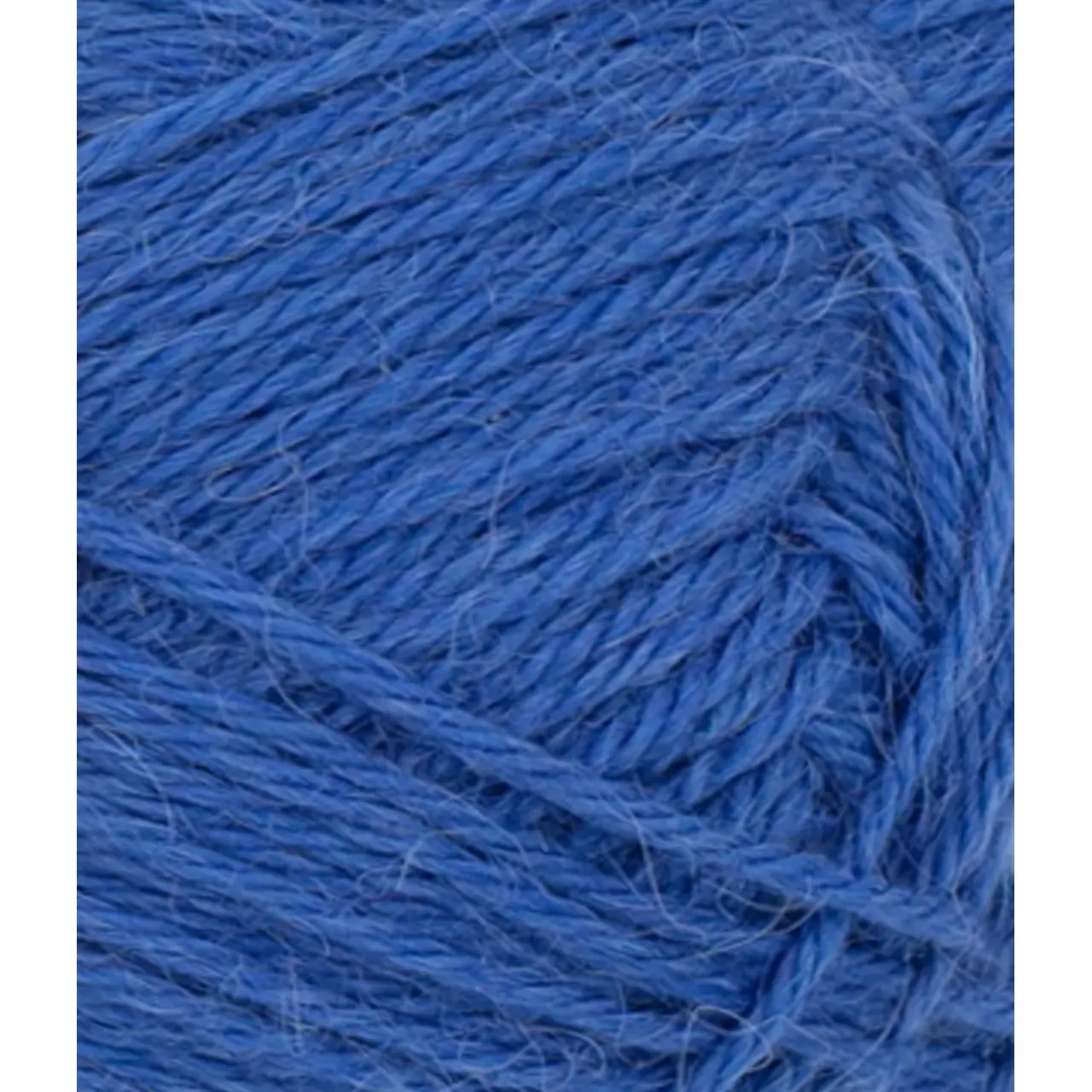 Alpakka 5845 Dazzling Blue von Sandnes Garn. Unglaublich weich mit perfektem Tragekomfort. 100% reine Alpaka-Schurwolle für den wählerischen und qualitätsbewussten Kunden.