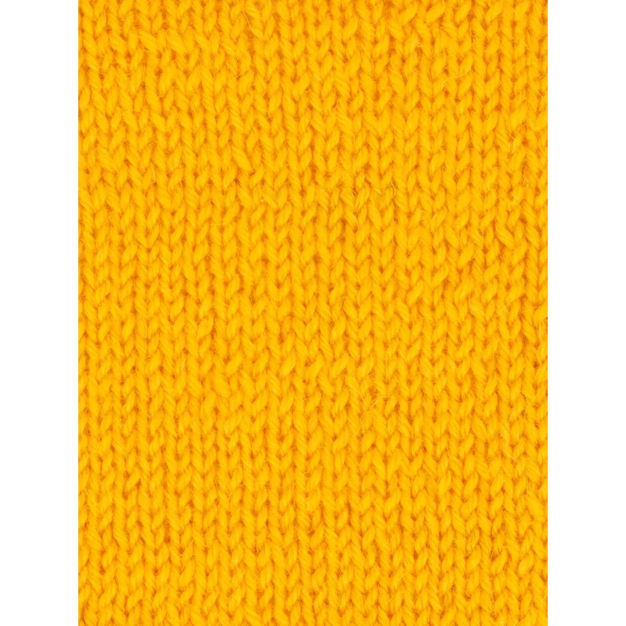 Signature 4-Fach 1001 Sunflower von West Yorkshire Spinners. Sehr weiches und strapazierfähiges Garn aus hochwertigen Materialien mit außergewöhnlicher Vielseitigkeit ideal für Socken Schals und Tücher mit schönem Fall. Erhältlich in vielen kräftigen bis natürlichen Unifarben aber auch als selbststreifende Variante inspiriert von leuchtenden Cocktailfarben. Mehrfach als „Bestes Sockengarn“ ausgezeichnet.