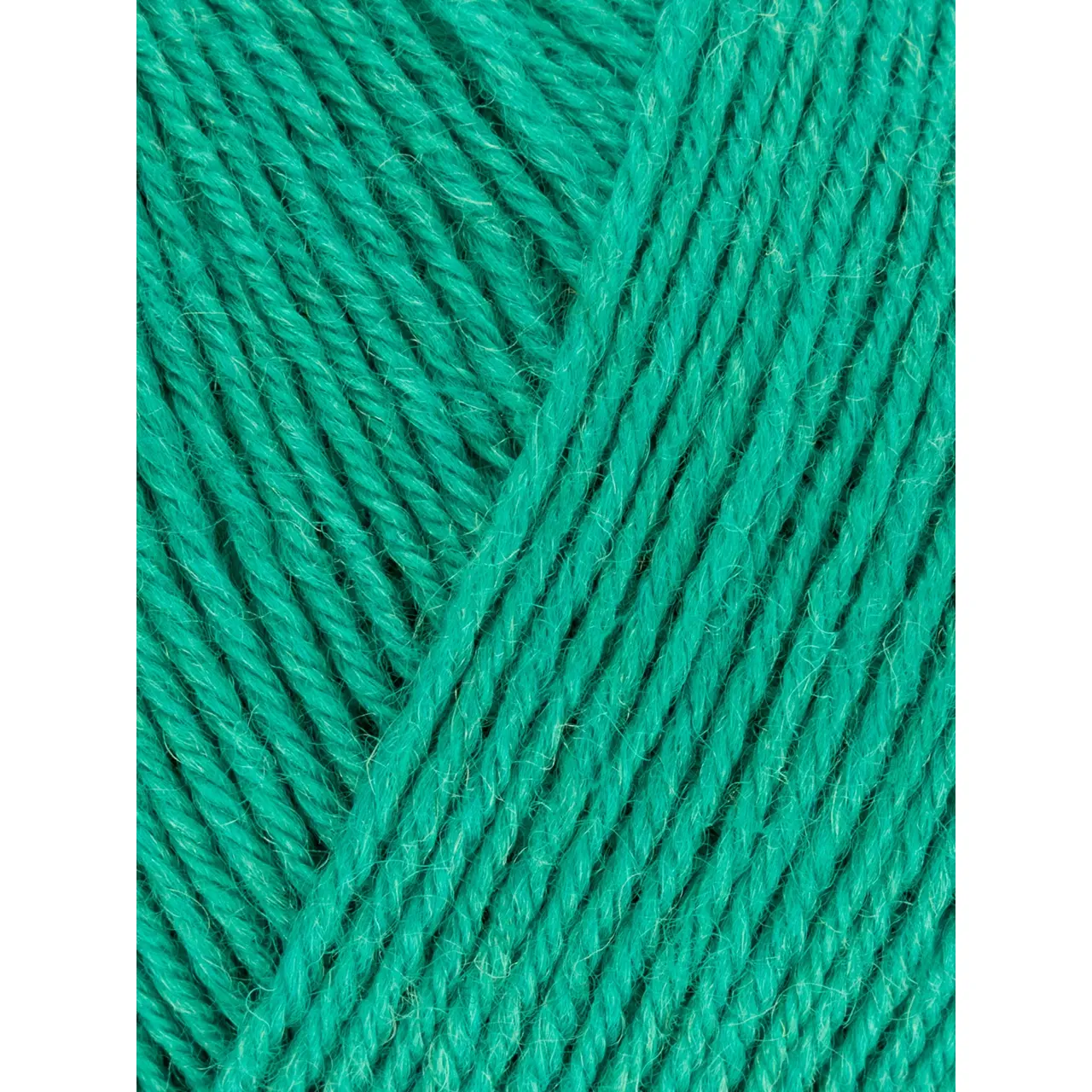 Signature 4-Fach 333 Blue Raspberry von West Yorkshire Spinners. Sehr weiches und strapazierfähiges Garn aus hochwertigen Materialien mit außergewöhnlicher Vielseitigkeit ideal für Socken Schals und Tücher mit schönem Fall. Erhältlich in vielen kräftigen bis natürlichen Unifarben aber auch als selbststreifende Variante inspiriert von leuchtenden Cocktailfarben. Mehrfach als „Bestes Sockengarn“ ausgezeichnet.