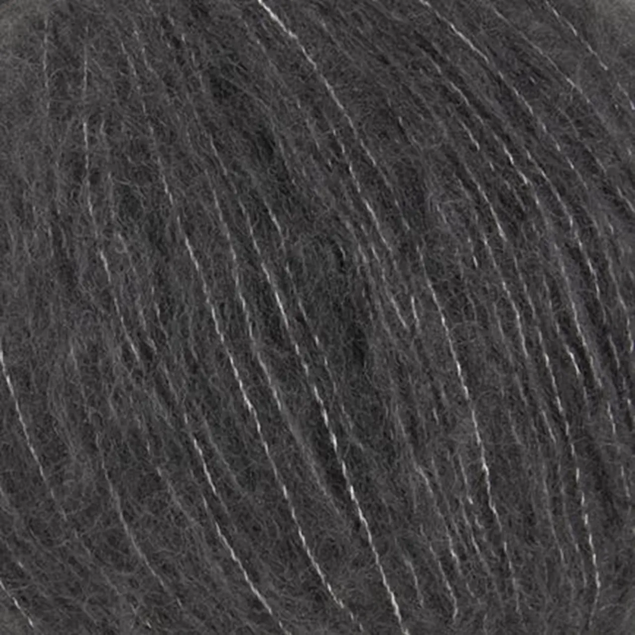Cashsilk Light 3050 Dark Grey von Laines Du Nord. Edelste Naturfasern Kaschmir Merino und Seide vereint zu einem besonders weichen und leichten Luxusgarn - perfekt für exclusive Strickprojekte wie Schals Pullover oder elegante Accessoires.