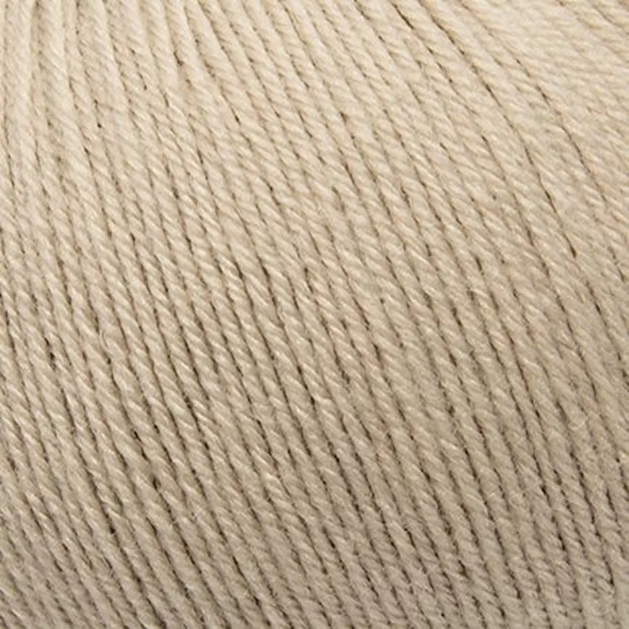 Unisocks 6-Fach 5 Beige​ von Laines Du Nord. Hochwertige extra dicke Sockenwolle in Uni-Farben für warme und langlebige Strickprojekte - ideal für kuschelige Wintersocken aber auch für Mützen Handschuhe oder Pullover.