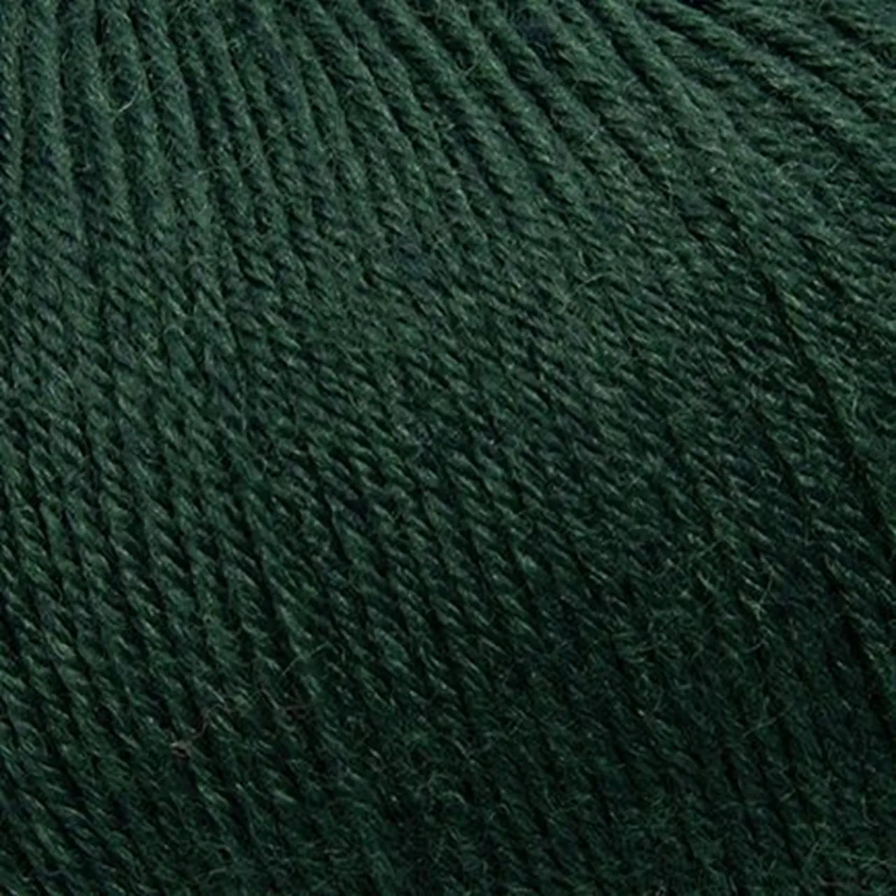 Unisocks 6-Fach 7 Tiefgrün von Laines Du Nord. Hochwertige extra dicke Sockenwolle in Uni-Farben für warme und langlebige Strickprojekte - ideal für kuschelige Wintersocken aber auch für Mützen Handschuhe oder Pullover.