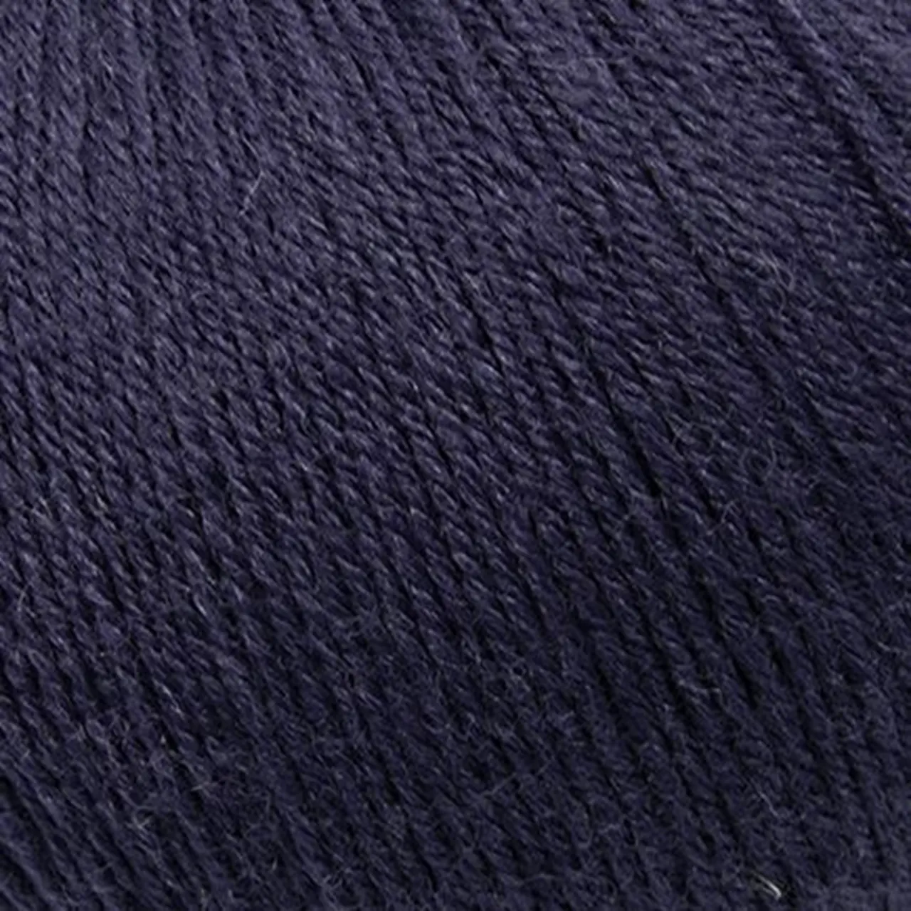 Unisocks 6-Fach 12 Nachtblau​ von Laines Du Nord. Hochwertige extra dicke Sockenwolle in Uni-Farben für warme und langlebige Strickprojekte - ideal für kuschelige Wintersocken aber auch für Mützen Handschuhe oder Pullover.
