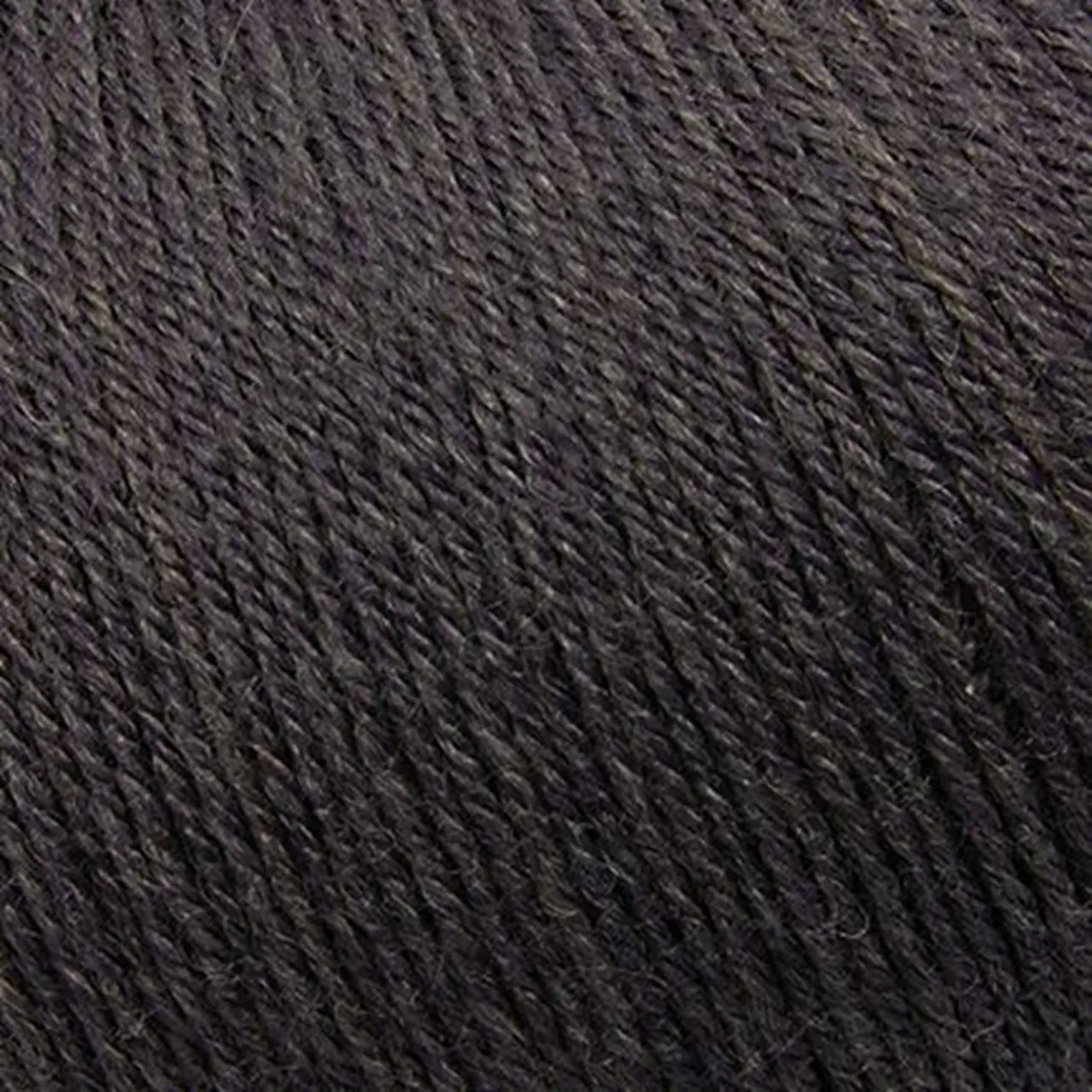 Unisocks 6-Fach 16 Dunkelgrau​ von Laines Du Nord. Hochwertige extra dicke Sockenwolle in Uni-Farben für warme und langlebige Strickprojekte - ideal für kuschelige Wintersocken aber auch für Mützen Handschuhe oder Pullover.