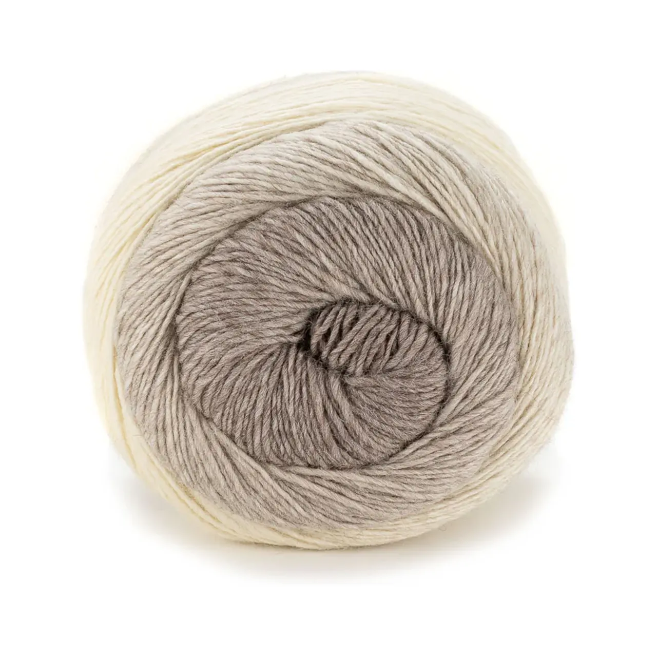 Poema 602 Cream/Cocoa von Laines Du Nord. 100% mulesing-freie Wolle für ein Garn dessen Farben sich in einer perfekten Sequenz zu einem Dégradé-Effekt verbinden.