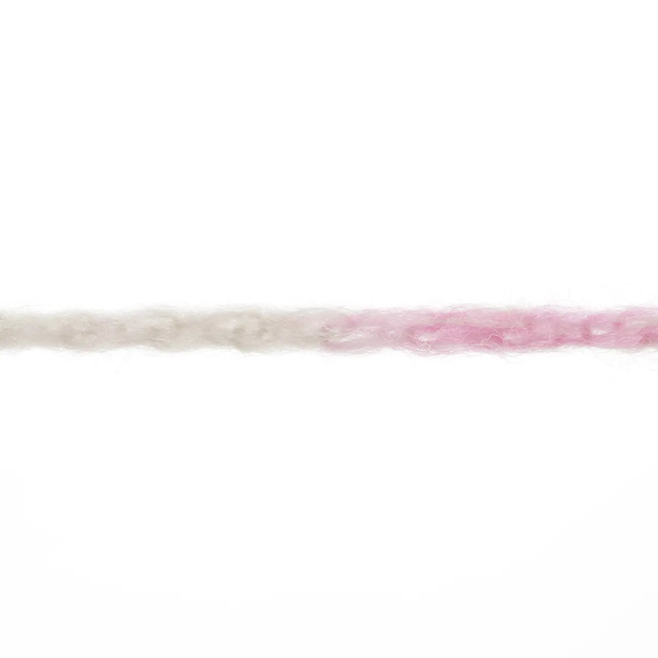 Magnolia 14 Pink/Orange/Blau von Lang Yarns. Tauchen Sie ein in ein Spektrum von Farben und erleben Sie wie auf Ihren Nadeln ein lebendiger Garten erblüht.