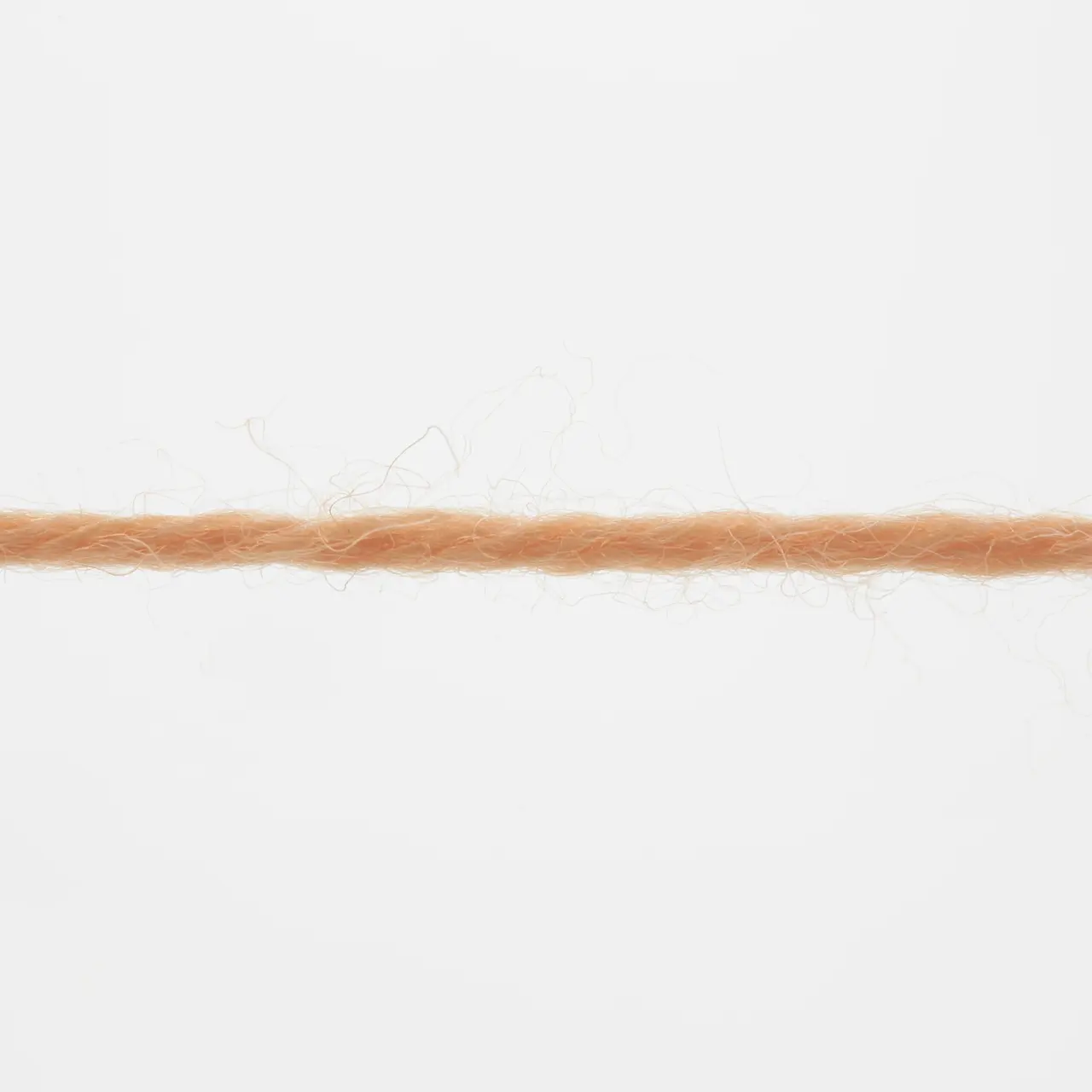 Merino 200 Bebe 459 Tangerine von Lang Yarns. Feine australische Merinowolle für hochwertige Bébé-Strickteile. Einfach verzwirnt ist sie atmungsaktiv warm weich im Griff und maschinenwaschbar - die erste Wahl für Babystrick.