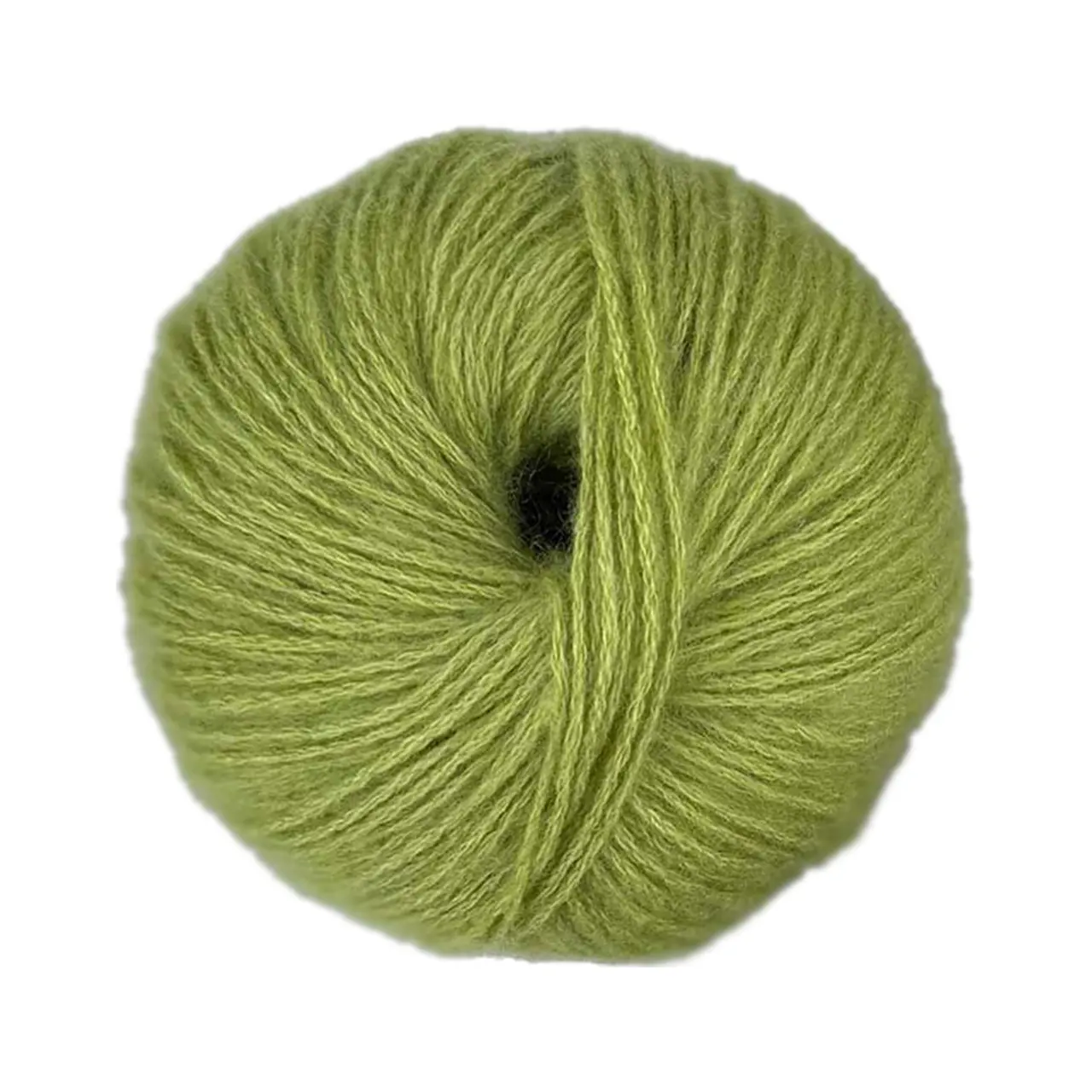 Cashmere 6/28 92 Avocado von Pascuali. Die Cashmere 6/28 ist herrlich weich und das verstrickte Garn blüht mit der ersten Wäsche regelrecht auf. Pullover Strickjacken und Handwärmer sind wunderbare Projekte um sie aus diesem besonderen Garn zu stricken. Es ist in der Tat so weich und leicht dass selbst Menschen mit empfindlichster Haut es tragen können da es nicht juckt oder kratzt. Außerdem ist es sehr anpassungsfähig an die Temperatur. Im Winter hält es warm und isoliert während es im Sommer dafür sorgt dass man nicht ins Schwitzen kommt denn die Kaschmirfaser ist atmungsaktiv. Pascuali bietet eine der besten Kaschmirqualitäten an die derzeit auf dem Markt erhältlich sind. Weil hohe Qualität artgerechte Tierhaltung fair gehandelte und ökologisch hergestellte Produkte im Mittelpunkt unseres Handelns stehen haben wir dafür gesorgt dass unser Kaschmir von der mongolischen Handelskammer bio-zertifiziert ist.
