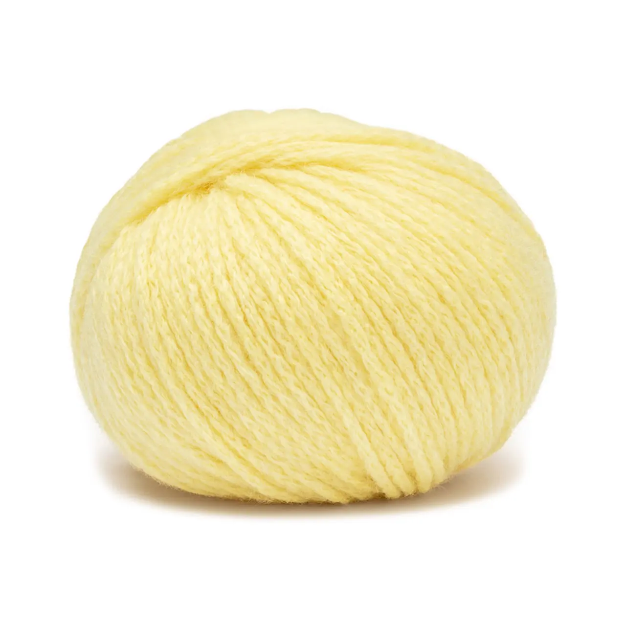 Cashmere Delizia 76 Chick Yellow von Pascuali. Cashmere Delizia ist ein luxuriös weiches Kaschmirgarn in 16 atemberaubenden Farben. Perfekt für edle Strickprojekte die Leichtigkeit Wärme und Eleganz vereinen