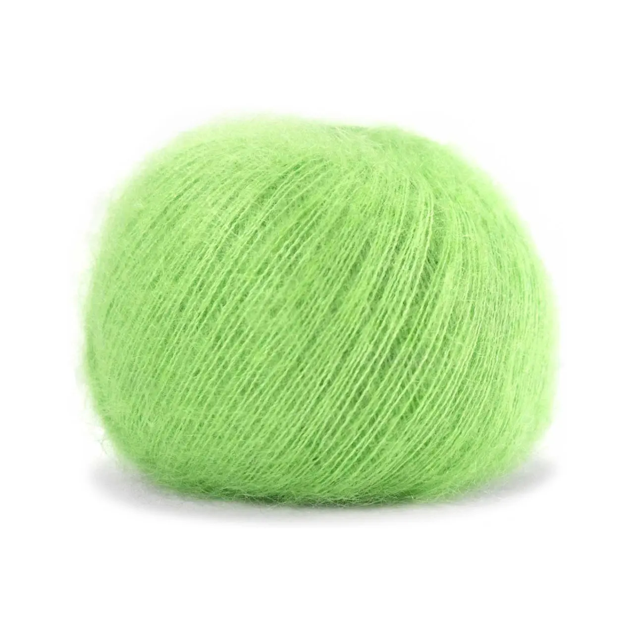 Mohair Bliss 801 Lime von Pascuali. Entdecke die Eleganz und Leichtigkeit von Mohair Bliss – unseres hochwertigen Garns das aus einem edlen Mix von 60% Super Kid Mohair und 40% Maulbeerseide besteht. Mohair Bliss entfaltet seine Schönheit sowohl beim einfachen mehrfachen als auch als Beilauffaden um sinnliche federleichte und luftige Projekte zu gestalten.