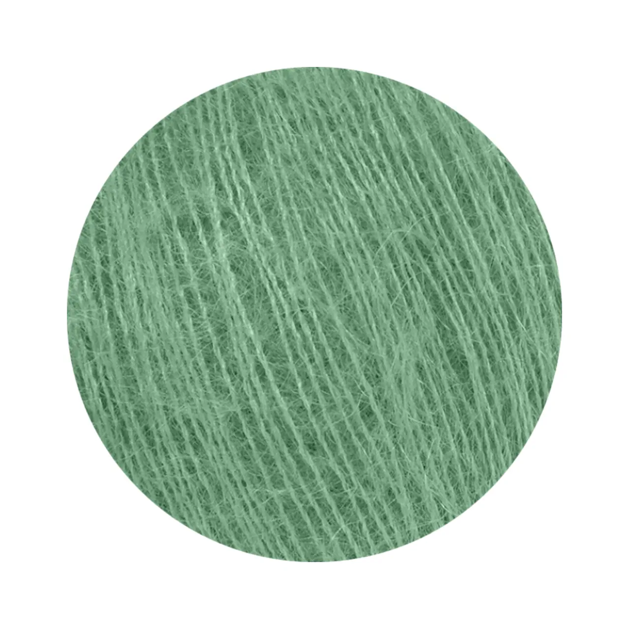Mohair Bliss 805 Agave von Pascuali. Entdecke die Eleganz und Leichtigkeit von Mohair Bliss – unseres hochwertigen Garns das aus einem edlen Mix von 60% Super Kid Mohair und 40% Maulbeerseide besteht. Mohair Bliss entfaltet seine Schönheit sowohl beim einfachen mehrfachen als auch als Beilauffaden um sinnliche federleichte und luftige Projekte zu gestalten.