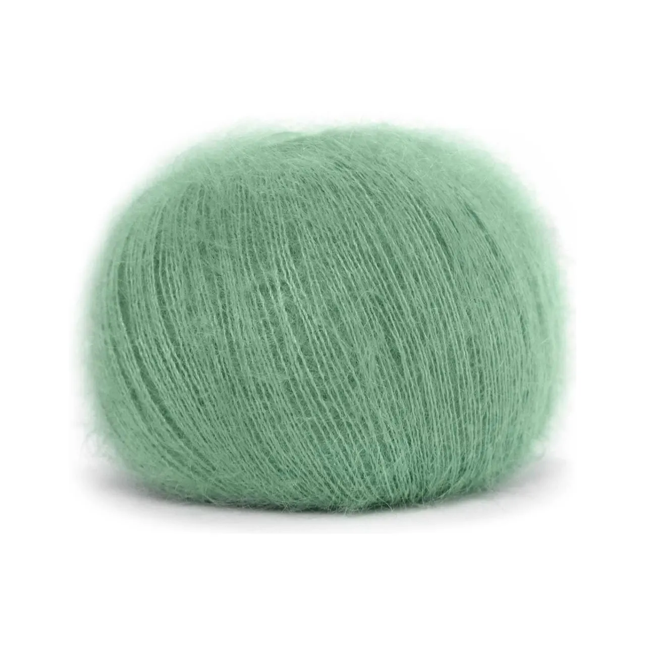 Mohair Bliss 805 Agave von Pascuali. Entdecke die Eleganz und Leichtigkeit von Mohair Bliss – unseres hochwertigen Garns das aus einem edlen Mix von 60% Super Kid Mohair und 40% Maulbeerseide besteht. Mohair Bliss entfaltet seine Schönheit sowohl beim einfachen mehrfachen als auch als Beilauffaden um sinnliche federleichte und luftige Projekte zu gestalten.