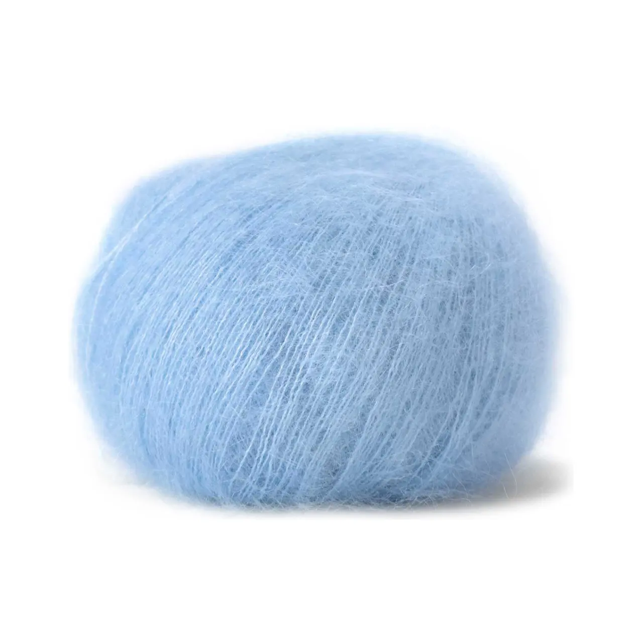 Mohair Bliss 809 Glacier von Pascuali. Entdecke die Eleganz und Leichtigkeit von Mohair Bliss – unseres hochwertigen Garns das aus einem edlen Mix von 60% Super Kid Mohair und 40% Maulbeerseide besteht. Mohair Bliss entfaltet seine Schönheit sowohl beim einfachen mehrfachen als auch als Beilauffaden um sinnliche federleichte und luftige Projekte zu gestalten.