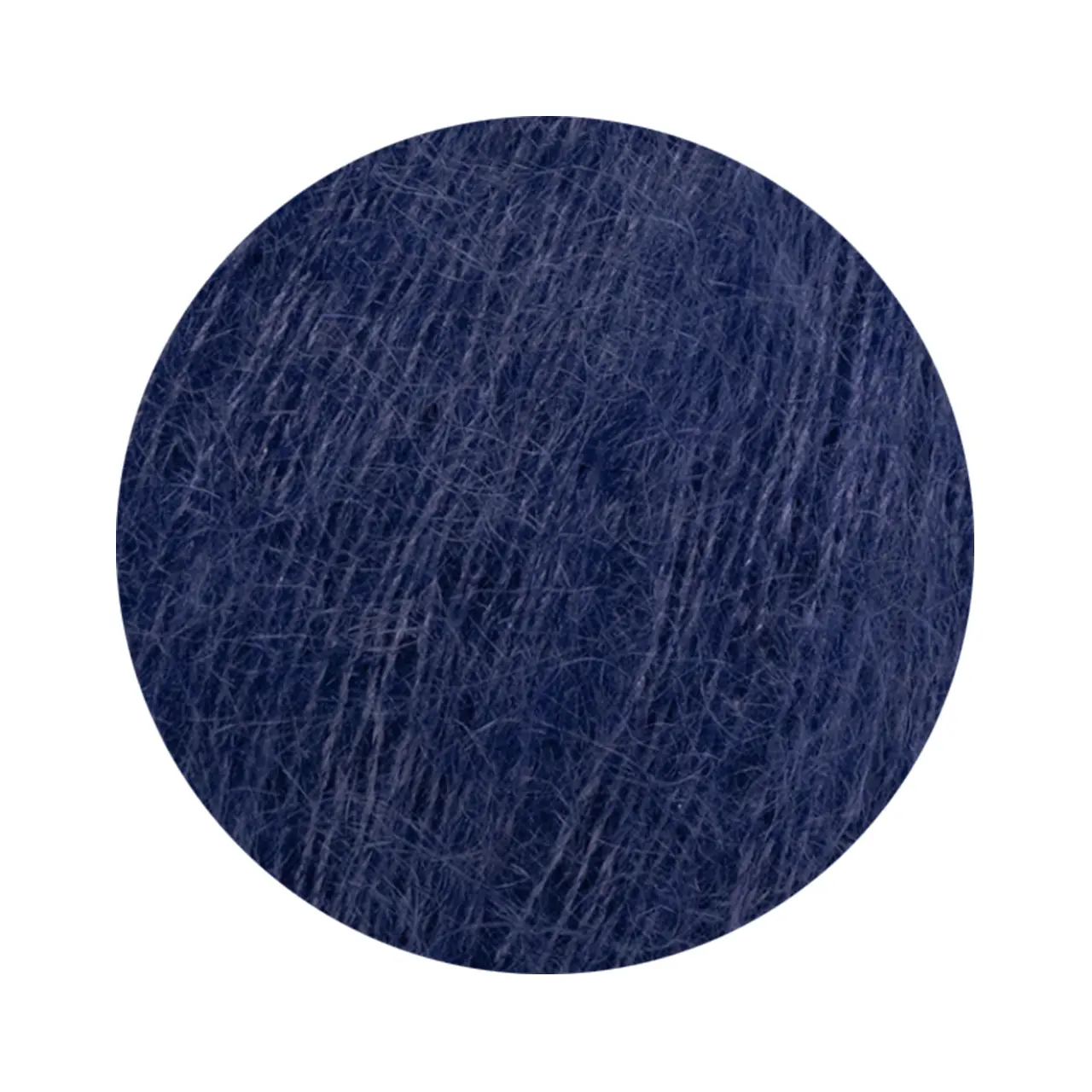 Mohair Bliss 811 Navy von Pascuali. Entdecke die Eleganz und Leichtigkeit von Mohair Bliss – unseres hochwertigen Garns das aus einem edlen Mix von 60% Super Kid Mohair und 40% Maulbeerseide besteht. Mohair Bliss entfaltet seine Schönheit sowohl beim einfachen mehrfachen als auch als Beilauffaden um sinnliche federleichte und luftige Projekte zu gestalten.