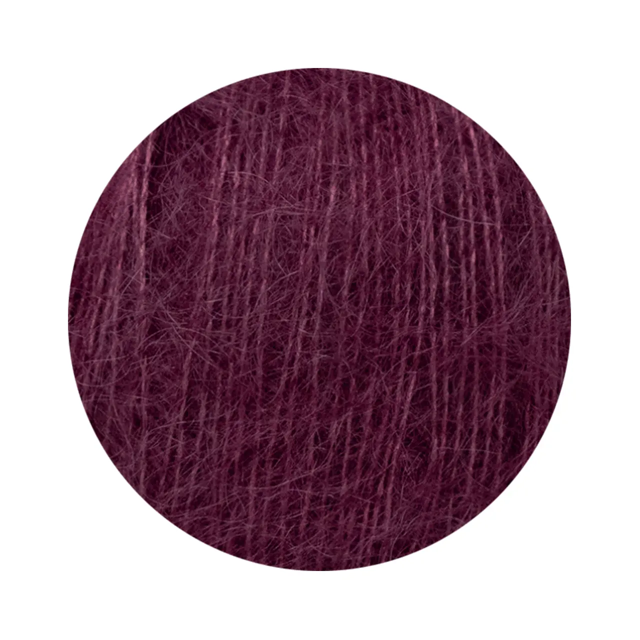 Mohair Bliss 815 Burgundy von Pascuali. Entdecke die Eleganz und Leichtigkeit von Mohair Bliss – unseres hochwertigen Garns das aus einem edlen Mix von 60% Super Kid Mohair und 40% Maulbeerseide besteht. Mohair Bliss entfaltet seine Schönheit sowohl beim einfachen mehrfachen als auch als Beilauffaden um sinnliche federleichte und luftige Projekte zu gestalten.