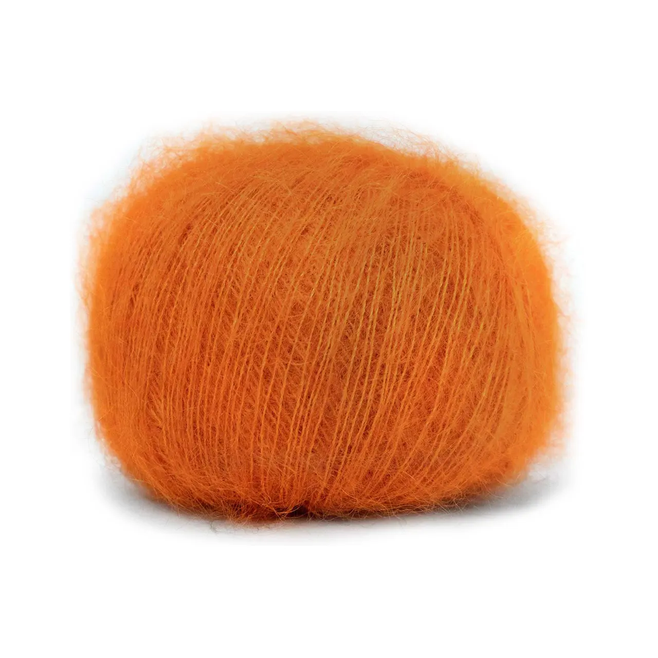 Mohair Bliss 820 Turmeric von Pascuali. Entdecke die Eleganz und Leichtigkeit von Mohair Bliss – unseres hochwertigen Garns das aus einem edlen Mix von 60% Super Kid Mohair und 40% Maulbeerseide besteht. Mohair Bliss entfaltet seine Schönheit sowohl beim einfachen mehrfachen als auch als Beilauffaden um sinnliche federleichte und luftige Projekte zu gestalten.