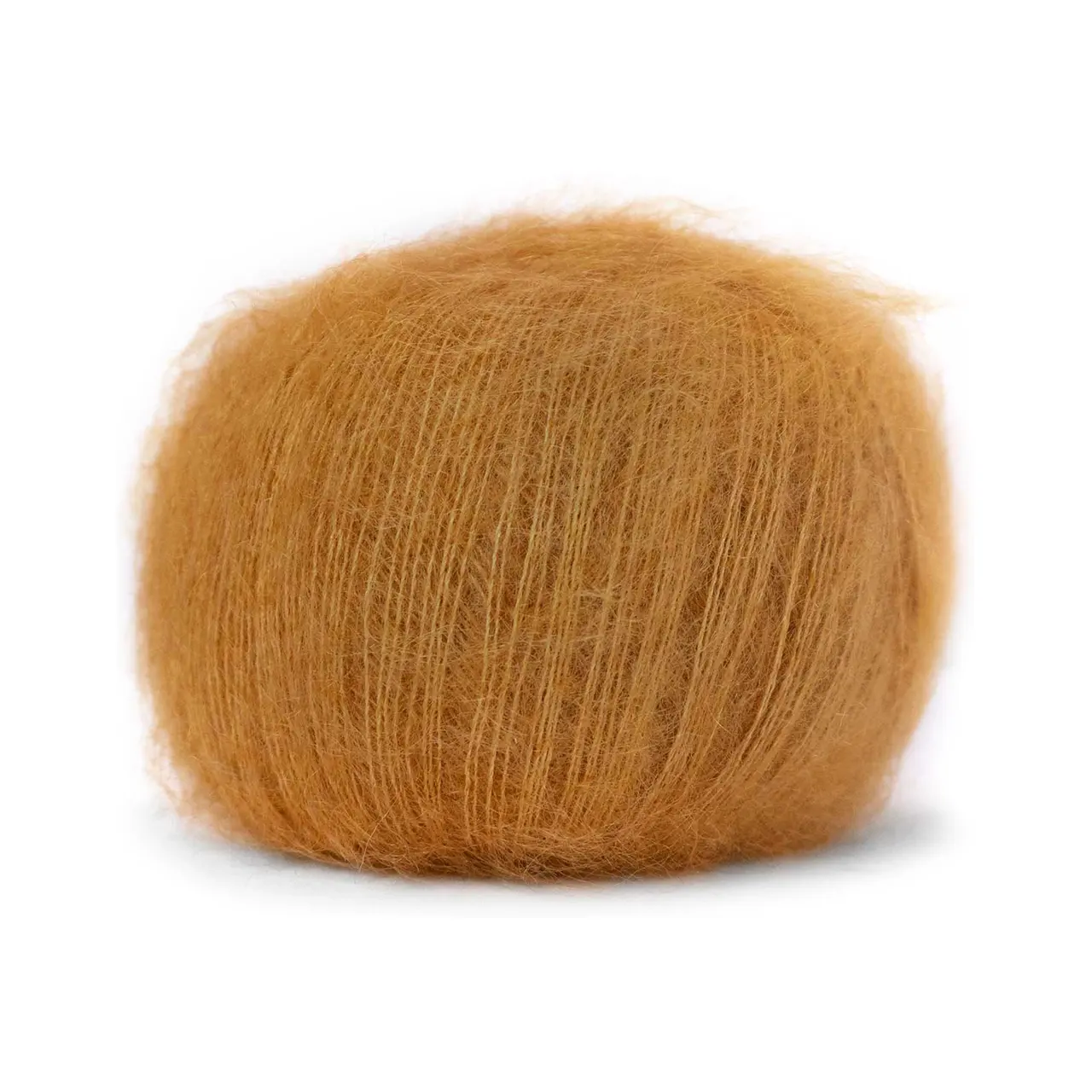 Mohair Bliss 822 Amber von Pascuali. Entdecke die Eleganz und Leichtigkeit von Mohair Bliss – unseres hochwertigen Garns das aus einem edlen Mix von 60% Super Kid Mohair und 40% Maulbeerseide besteht. Mohair Bliss entfaltet seine Schönheit sowohl beim einfachen mehrfachen als auch als Beilauffaden um sinnliche federleichte und luftige Projekte zu gestalten.