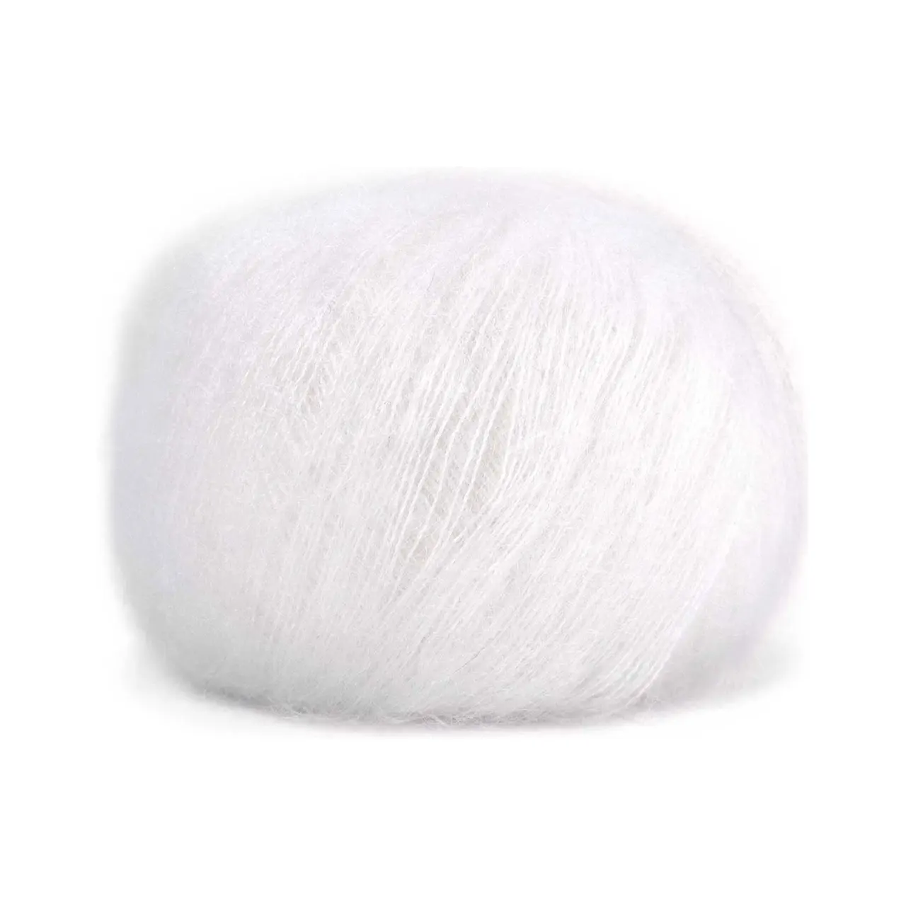 Mohair Bliss 827 White von Pascuali. Entdecke die Eleganz und Leichtigkeit von Mohair Bliss – unseres hochwertigen Garns das aus einem edlen Mix von 60% Super Kid Mohair und 40% Maulbeerseide besteht. Mohair Bliss entfaltet seine Schönheit sowohl beim einfachen mehrfachen als auch als Beilauffaden um sinnliche federleichte und luftige Projekte zu gestalten.