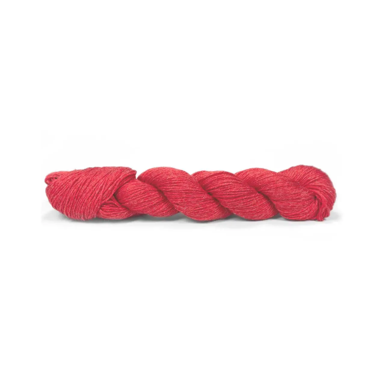Pinta 112 Erdbeere von Pascuali. Pinta ist ein ideales Ganzjahresgarn das dank seiner einzigartigen Faserzusammenstellung (bestehend aus 60% Merino 20% Seide und 20% Ramie) eine herausragende Vielseitigkeit bietet. Diese sorgfältig gewählte Mischung vereint die wärmeregulierenden Eigenschaften von Merino die luxuriöse Weichheit von Seide und die strapazierfähige Leichtigkeit von Ramie. Es ist ein echtes Allroundtalent aus dem sich die verschiedensten Kleidungsstücke Accessoires und Socken stricken lassen.
