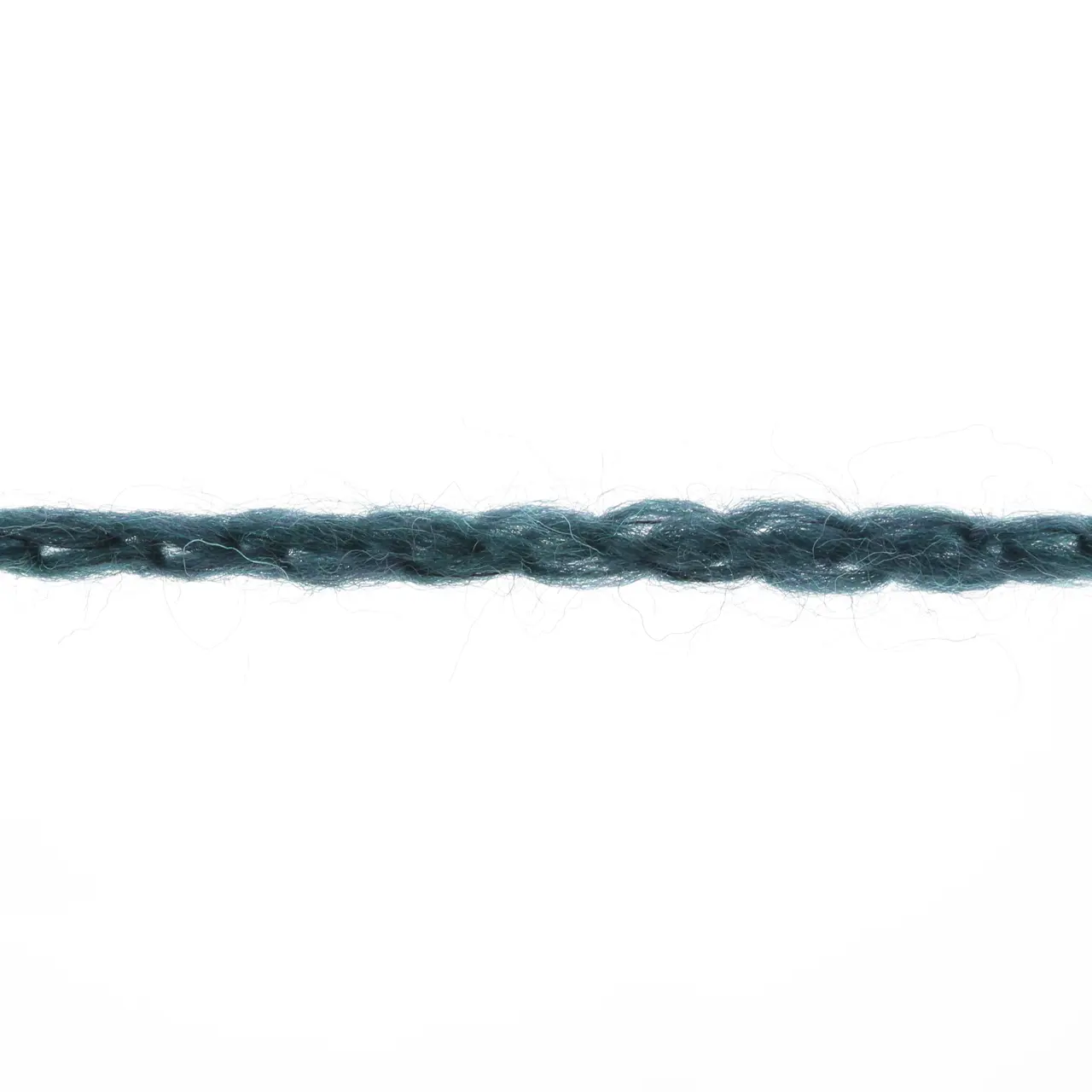 Memory 173 Dawn von Lang Yarns. This yarn makes it even easier to create memories with other knitters and crocheters. The yarn consists of 88% Merino Superfine and is coated with an anti-felt layer that keeps the yarn fibers nicely in place and extra stable.