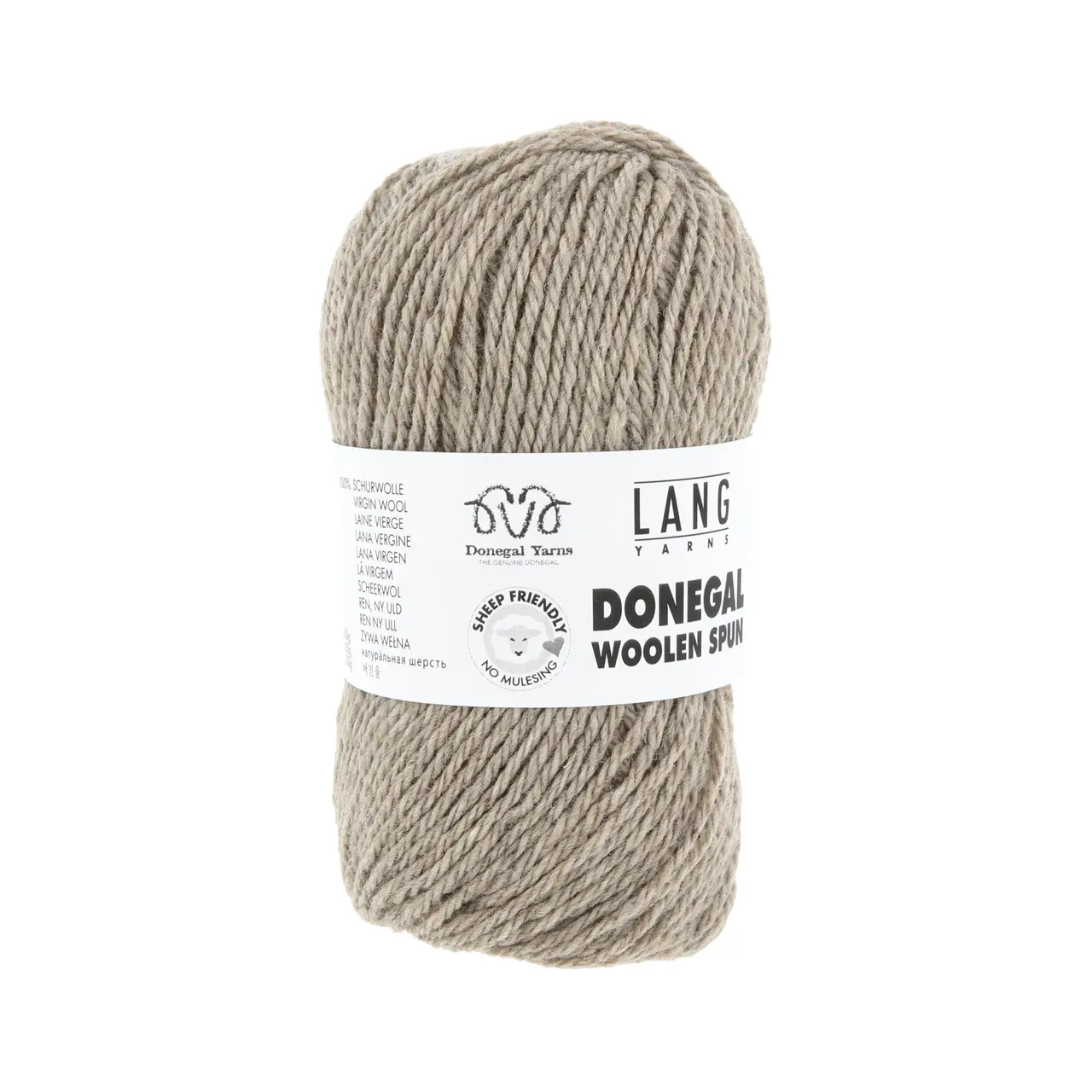 Donegal Woolen Spun 26 Sand von Lang Yarns. Mit traditionellen Maschinen und Techniken in der Region Donegal in Irland hergestellt besticht DONEGAL WOOLEN SPUN durch seine einzigartig melierten Farbtöne. Das Garn wird als Streichgarn (woolen spun) gefertigt bei dem kürzere Wollfasern locker miteinander versponnen werden ohne zuvor vollständig gekämmt oder parallelisiert zu werden. Im Gegensatz zum Kammgarn