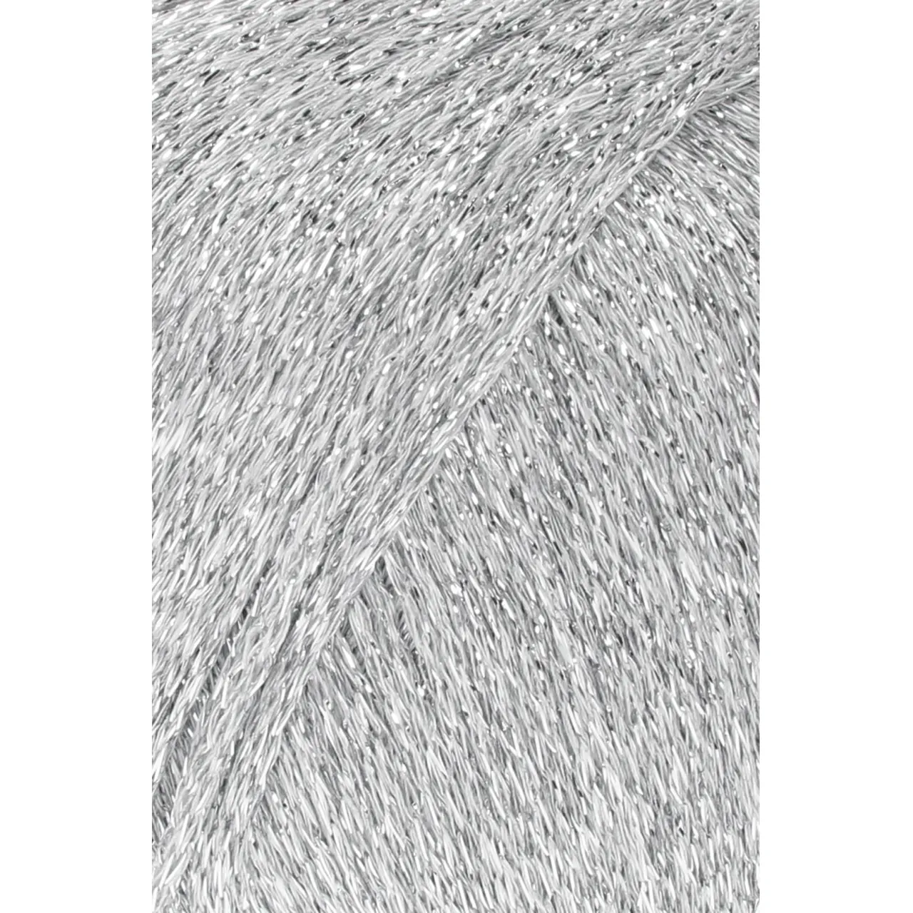 Lamé Soft 3 Hellgrau von Lang Yarns. LAMÉ SOFT ist ein hochwertiges Lamé-Garn auf Viskosebasis das sich durch eine weiche Haptik von herkömmlichen oft Polyamid basierten Lamé-Garnen abhebt. Es eignet sich perfekt als Beilaufgarn um elegante Akzente zu setzen oder all-over für ein strahlendes Highlight-Piece. Ideal für stilvolle Strickprojekte mit einem Hauch von Glamour.