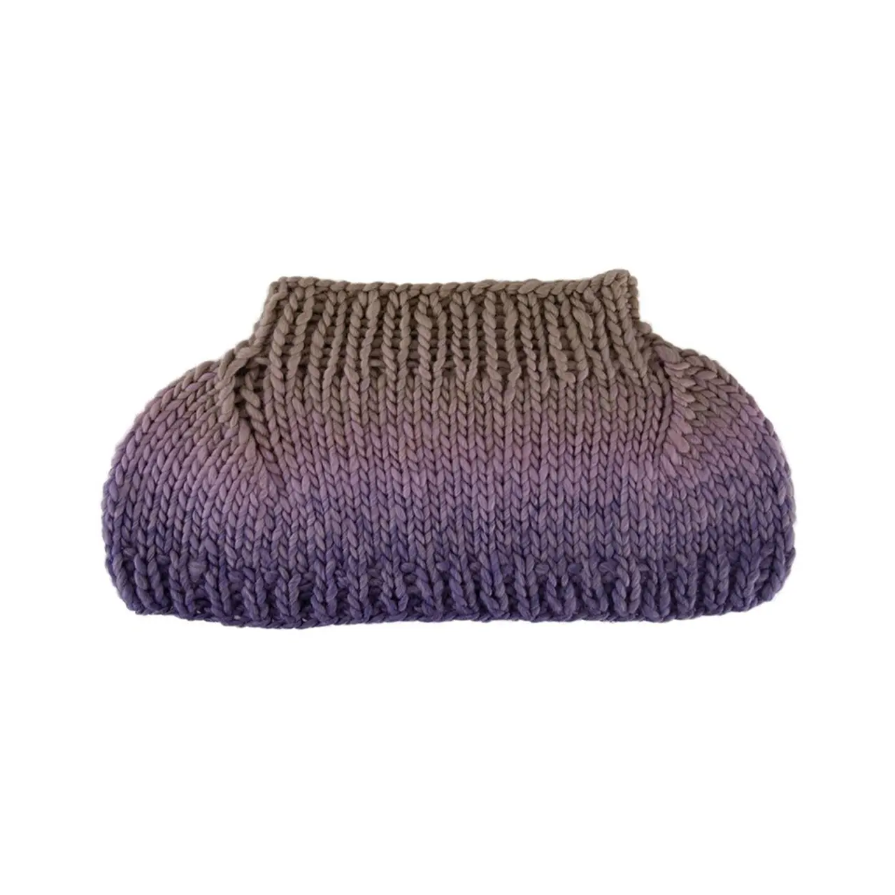 Chunky Dégradé 102 Taupe/Lavendel/Violett von Laines Du Nord. Ein besonders weiches warmes und voluminöses Garn aus 100% Schurwolle. Die harmonischen Cycle-Dégradé-Farbverläufe verleihen diesem Maxi-Dochtgarn eine kreative lebendige Note und machen es ideal für schnelle originelle Projekte.