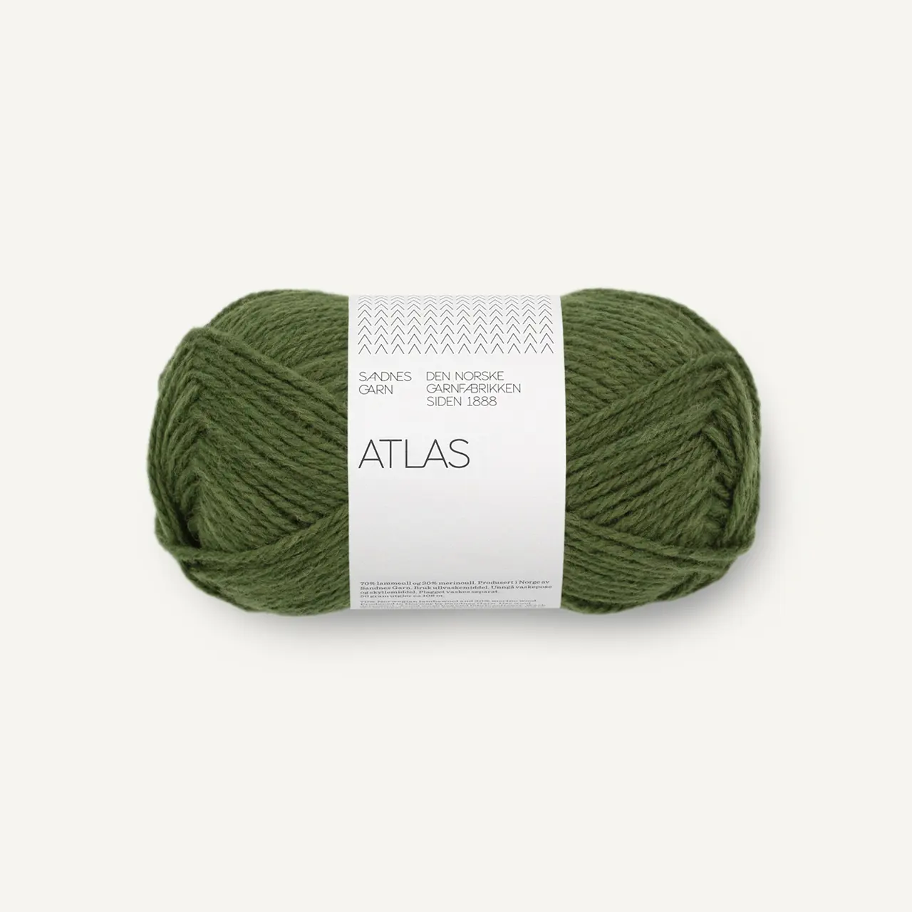 Atlas 9072 Mørk Grønnmelert von Sandnes Garn. Ein wunderbar vielseitiges hochwertiges Wollgarn. Klassisch gemütlich und gleichzeitig modern. Die Kombination aus 70% norwegischer Lammwolle und 30 % Merinowolle macht es sowohl warm und robust als auch weich und angenehm auf der Haut. Trotz seines Volumens ist Atlas relativ leicht und lässt sich gut verarbeiten. Ideal für Pullover Cardigans Jacken oder warme Accessoires.
