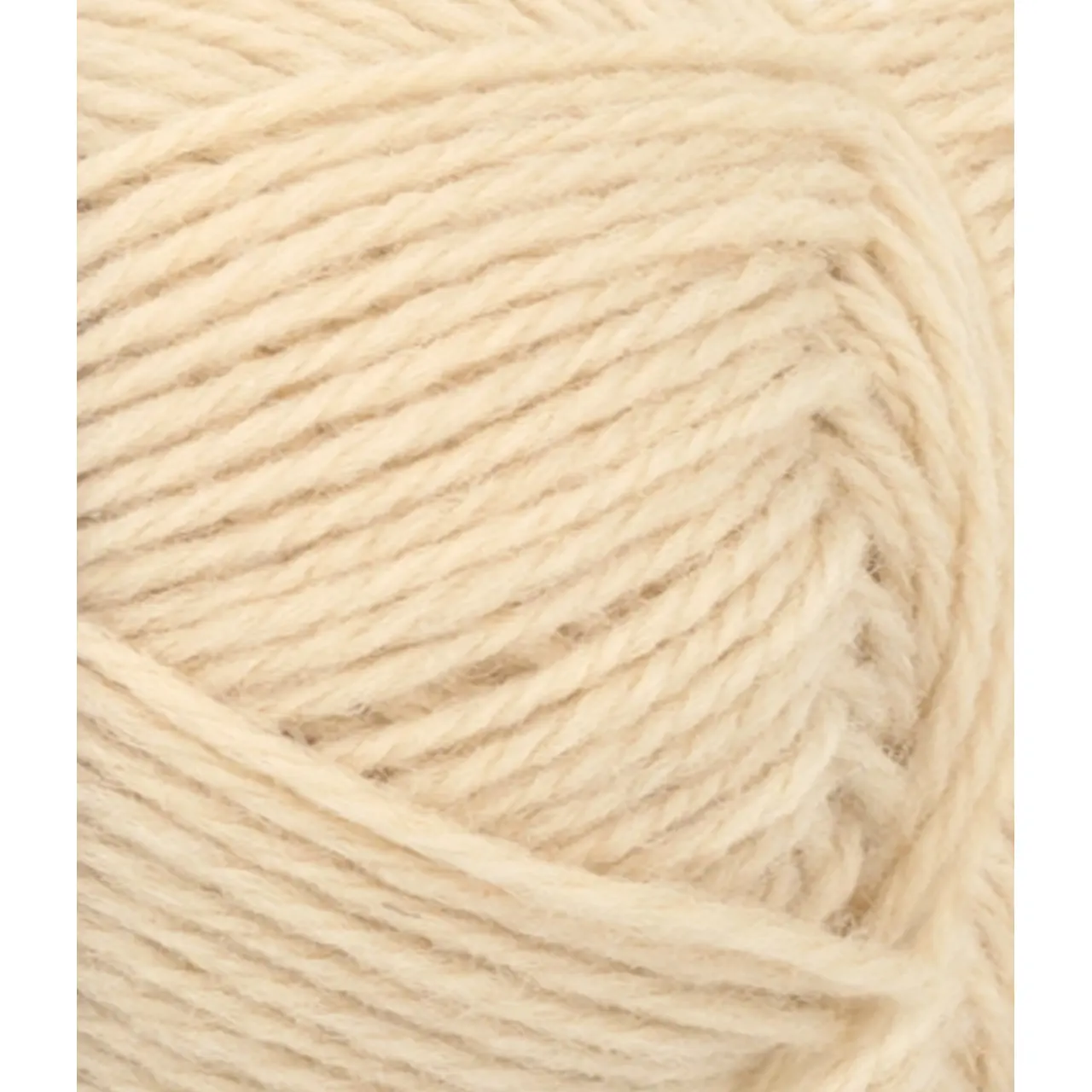 Atlas PetiteKnit 2511 Almond von Sandnes Garn. Ein wunderbar vielseitiges hochwertiges Wollgarn. Klassisch gemütlich und gleichzeitig modern. Die Kombination aus 70% norwegischer Lammwolle und 30 % Merinowolle macht es sowohl warm und robust als auch weich und angenehm auf der Haut. Trotz seines Volumens ist Atlas PetiteKnit relativ leicht und lässt sich gut verarbeiten. Ideal für Pullover Cardigans Jacken oder warme Accessoires in modernen trendigen Farben.