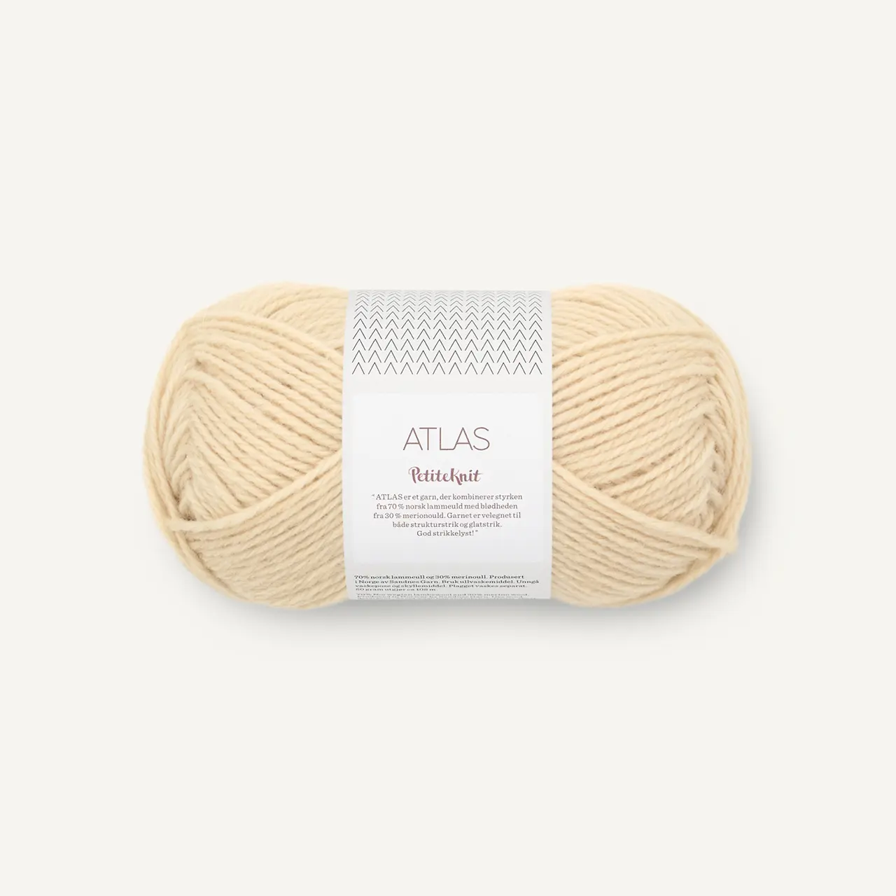 Atlas PetiteKnit 2511 Almond von Sandnes Garn. Ein wunderbar vielseitiges hochwertiges Wollgarn. Klassisch gemütlich und gleichzeitig modern. Die Kombination aus 70% norwegischer Lammwolle und 30 % Merinowolle macht es sowohl warm und robust als auch weich und angenehm auf der Haut. Trotz seines Volumens ist Atlas PetiteKnit relativ leicht und lässt sich gut verarbeiten. Ideal für Pullover Cardigans Jacken oder warme Accessoires in modernen trendigen Farben.