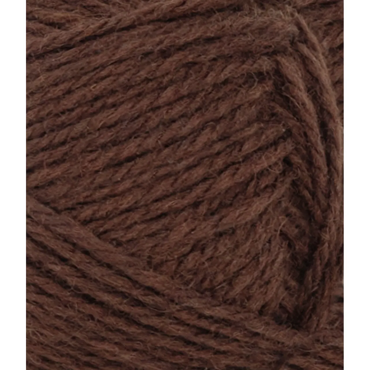 Atlas PetiteKnit 3091 Cacao Nibs von Sandnes Garn. Ein wunderbar vielseitiges hochwertiges Wollgarn. Klassisch gemütlich und gleichzeitig modern. Die Kombination aus 70% norwegischer Lammwolle und 30 % Merinowolle macht es sowohl warm und robust als auch weich und angenehm auf der Haut. Trotz seines Volumens ist Atlas PetiteKnit relativ leicht und lässt sich gut verarbeiten. Ideal für Pullover Cardigans Jacken oder warme Accessoires in modernen trendigen Farben.