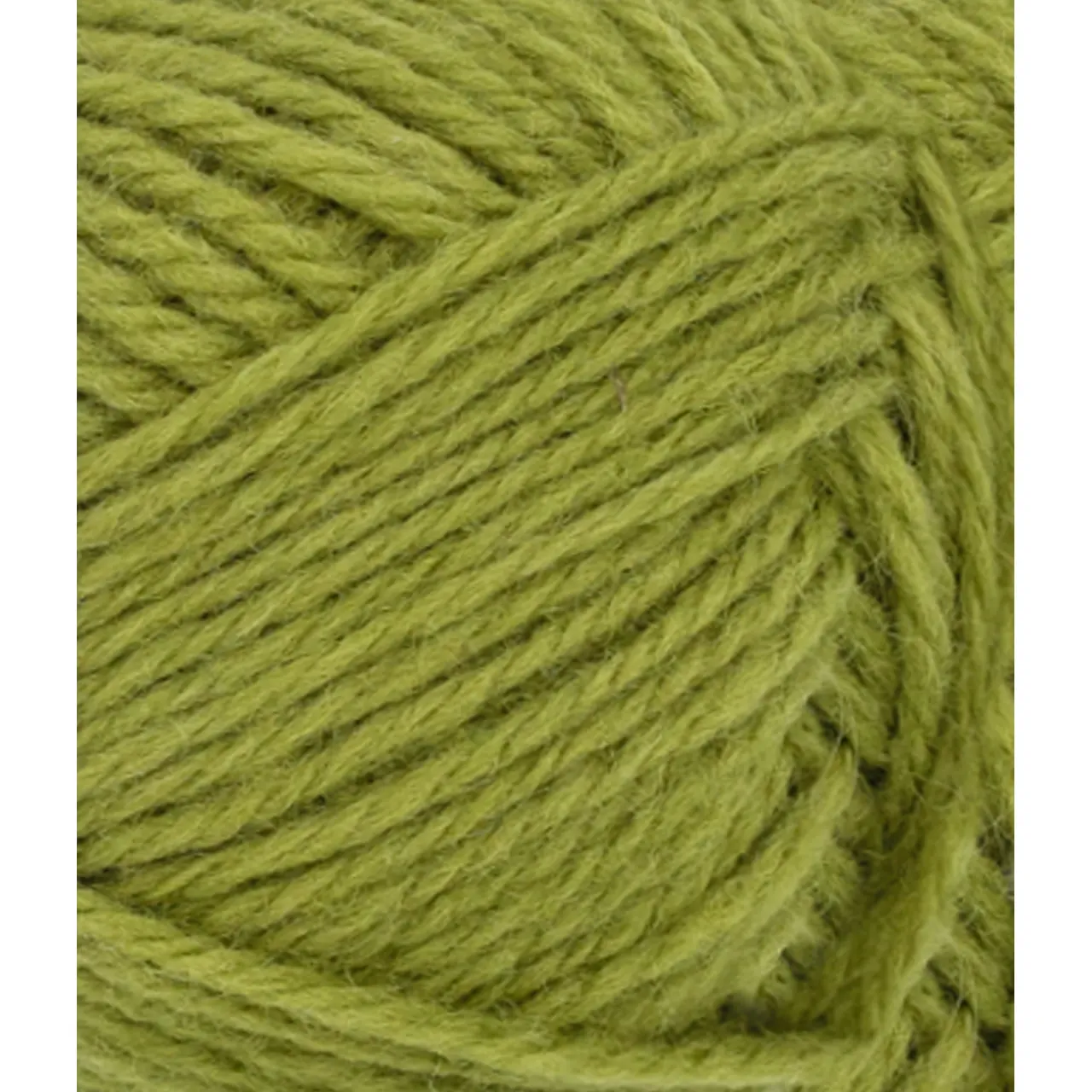 Atlas PetiteKnit 9564 Matcha von Sandnes Garn. Ein wunderbar vielseitiges hochwertiges Wollgarn. Klassisch gemütlich und gleichzeitig modern. Die Kombination aus 70% norwegischer Lammwolle und 30 % Merinowolle macht es sowohl warm und robust als auch weich und angenehm auf der Haut. Trotz seines Volumens ist Atlas PetiteKnit relativ leicht und lässt sich gut verarbeiten. Ideal für Pullover Cardigans Jacken oder warme Accessoires in modernen trendigen Farben.