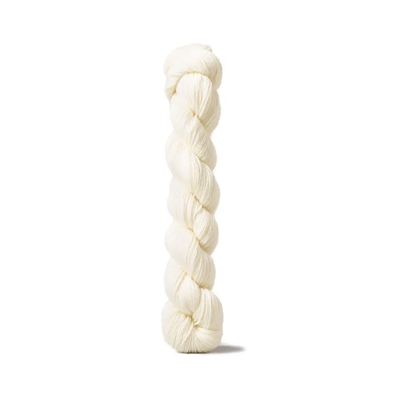 16 Fingering N20 Creme von Urth Yarns. Das weichste Garn das Urth bisher hergestellt hat - geschmeidig und farbenfroh