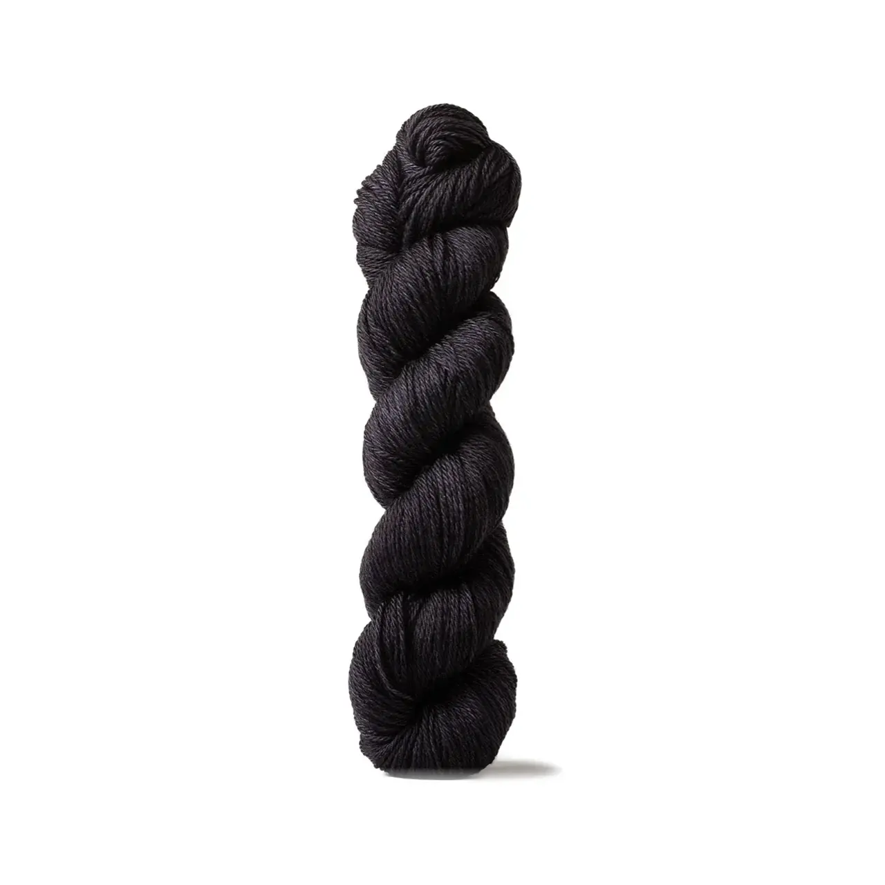 16 Fingering N40 Anthrazit von Urth Yarns. Das weichste Garn das Urth bisher hergestellt hat - geschmeidig und farbenfroh