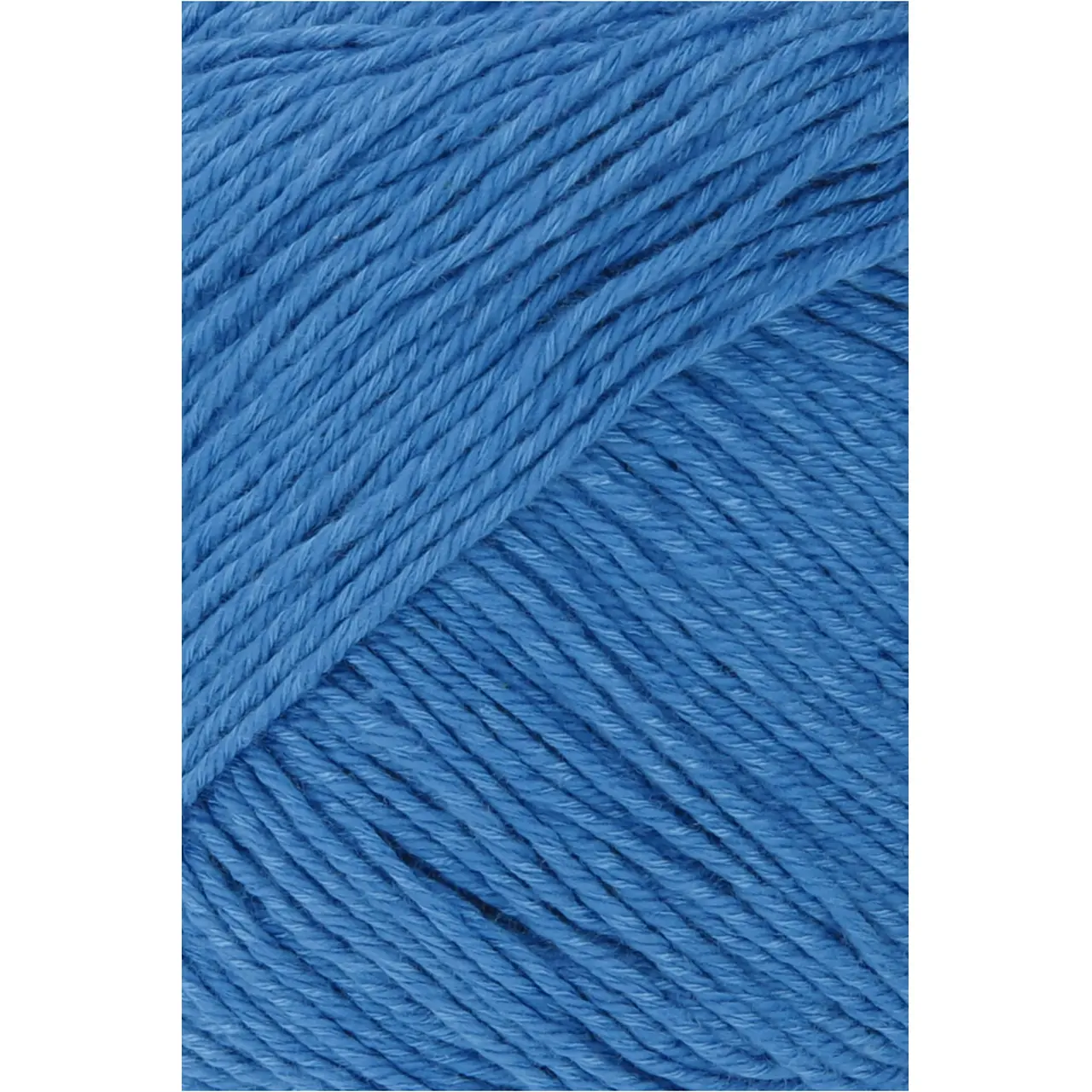 Sweet 110 Lagoon von Lang Yarns. Meet SWEET your new yarn crush. With 55% cotton and 45% bamboo viscose it’s got that silky shine and buttery-smooth feel that will have your needles swooning. And the drape you ask? Utterly irresistible.