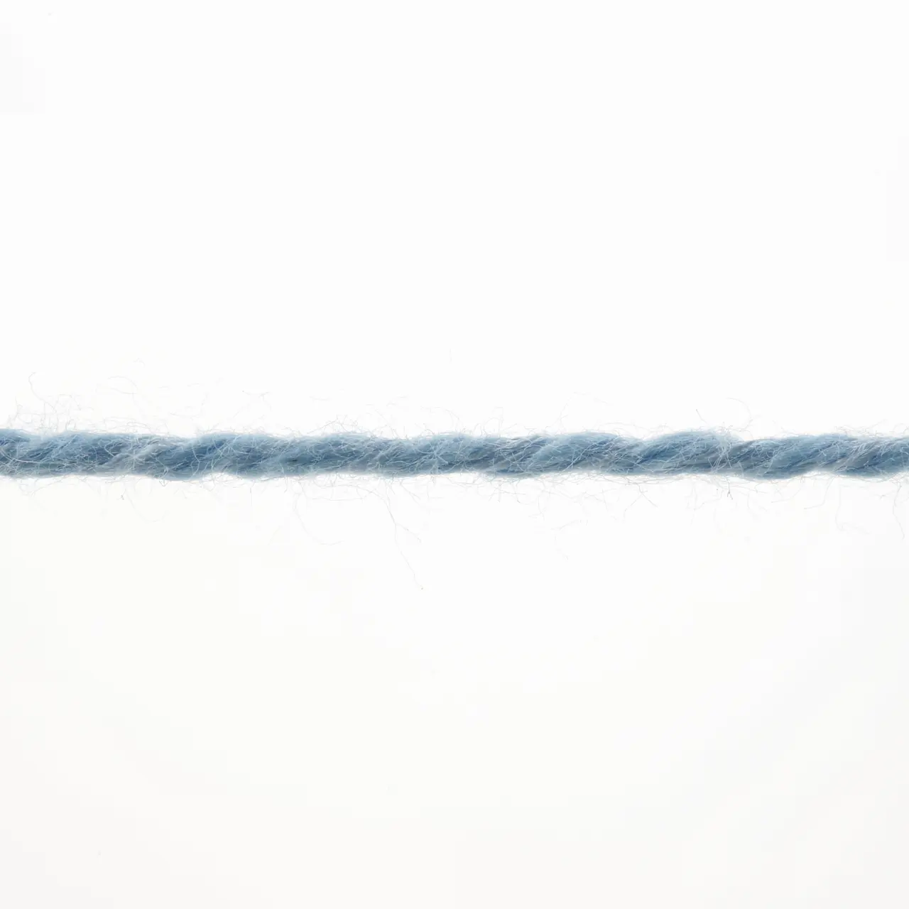 Sweet 121 Lido von Lang Yarns. Meet SWEET your new yarn crush. With 55% cotton and 45% bamboo viscose it’s got that silky shine and buttery-smooth feel that will have your needles swooning. And the drape you ask? Utterly irresistible.