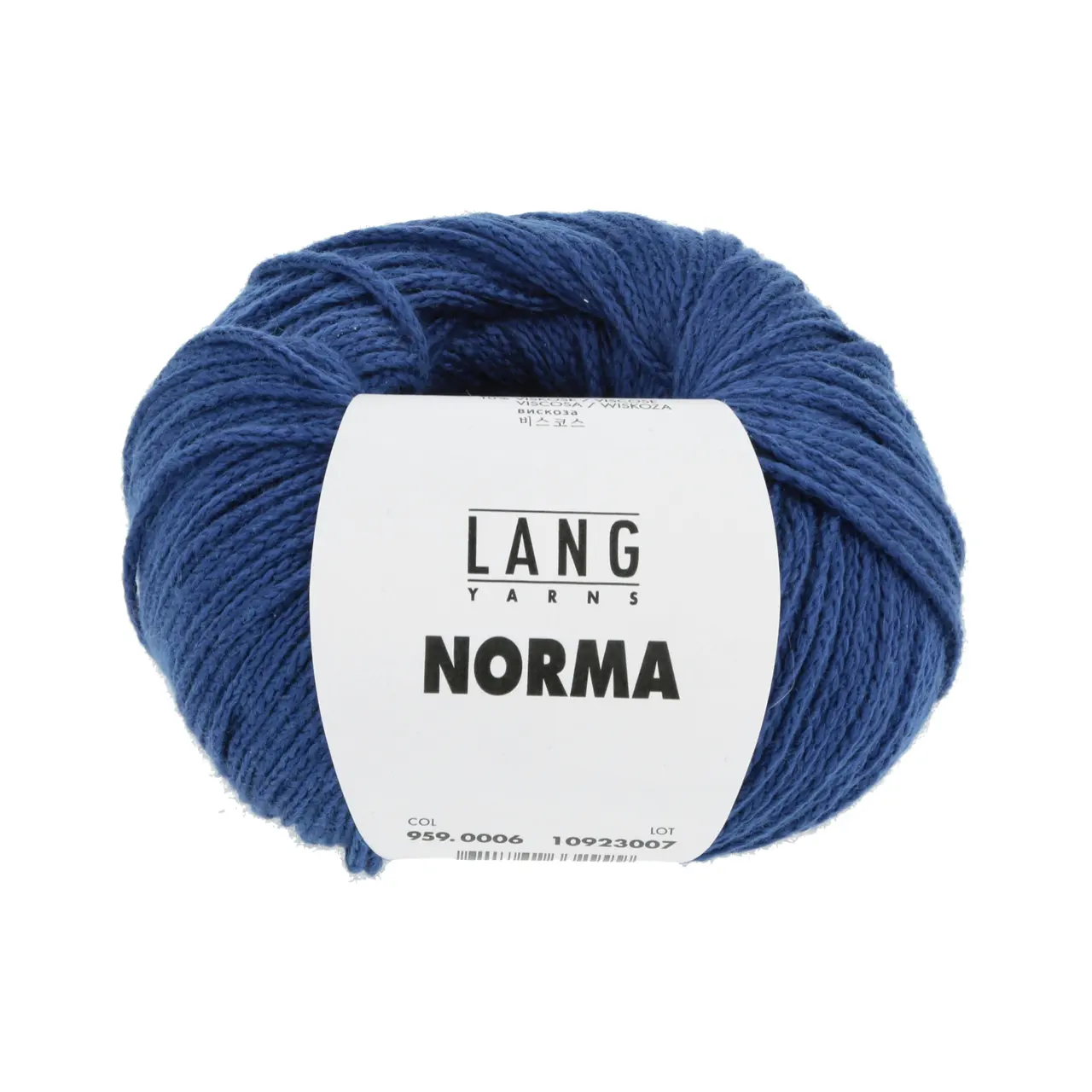 Norma 6 Royal von Lang Yarns. Die Fasermischung aus feinster Baumwolle und hochwertiger Viskose macht aus diesem Garn einen Alleskönner. Der hautfreundliche Griff die Weichheit und das Volumen durch die innovative Konstruktion geben dem Garn einen wolligen Charakter. Ein typischer Vertreter der Ganzjahresgarne.