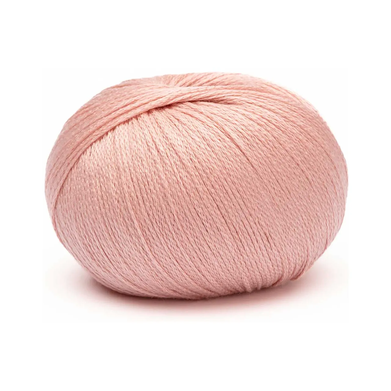 Arctic Pearl 6 Rosé von Pascuali. Ein wirklich einzigartiges Naturgarn - das einzige vegane Garn seiner Art. Es vereint Schönheit und Nachhaltigkeit und bietet Vorteile für Haut und Körper. Arctic Pearl umhüllt deine Haut mit Luxus und bewegt sich im Einklang mit der Erde - die perfekte Wahl für alle die Wert auf Ästhetik und Nachhaltigkeit legen.