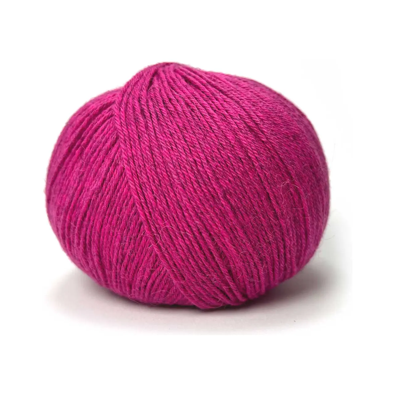 Puno Winikunka (GOTS) 71 Pink von Pascuali. Eine traumhaft weiche Mischung aus Baumwolle (GOTS) und Alpakawolle. Das Garn eignet sich perfekt für leichte Oberteile und genausogut für Accessoires wie Schals oder Tücher. Puno Winikunka ist angenehm weich und kann auch direkt auf der Haut getragen werden.