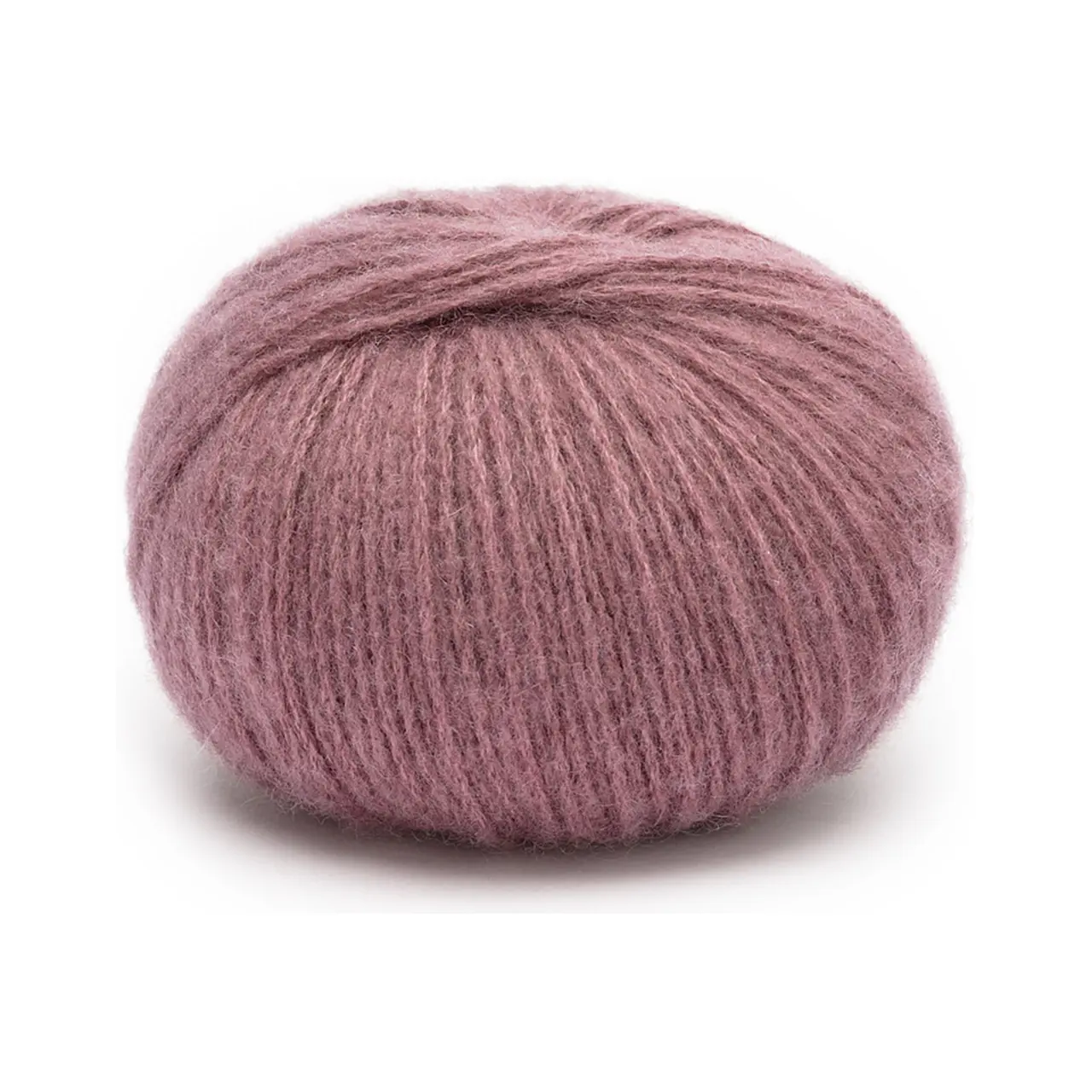 Cashmere 6/28 98 Rosenholz von Pascuali. Die Cashmere 6/28 ist herrlich weich und das verstrickte Garn blüht mit der ersten Wäsche regelrecht auf. Pullover Strickjacken und Handwärmer sind wunderbare Projekte um sie aus diesem besonderen Garn zu stricken. Es ist in der Tat so weich und leicht dass selbst Menschen mit empfindlichster Haut es tragen können da es nicht juckt oder kratzt. Außerdem ist es sehr anpassungsfähig an die Temperatur. Im Winter hält es warm und isoliert während es im Sommer dafür sorgt dass man nicht ins Schwitzen kommt denn die Kaschmirfaser ist atmungsaktiv. Pascuali bietet eine der besten Kaschmirqualitäten an die derzeit auf dem Markt erhältlich sind. Weil hohe Qualität artgerechte Tierhaltung fair gehandelte und ökologisch hergestellte Produkte im Mittelpunkt unseres Handelns stehen haben wir dafür gesorgt dass unser Kaschmir von der mongolischen Handelskammer bio-zertifiziert ist.