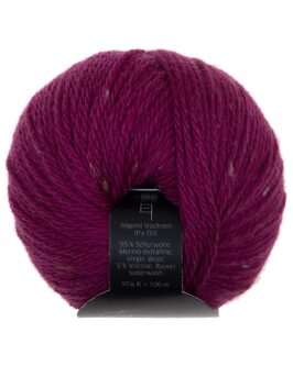 <span class="yarn-title">Tasmanian Tweed</span> <span class="yarn-color">14 Beere</span>