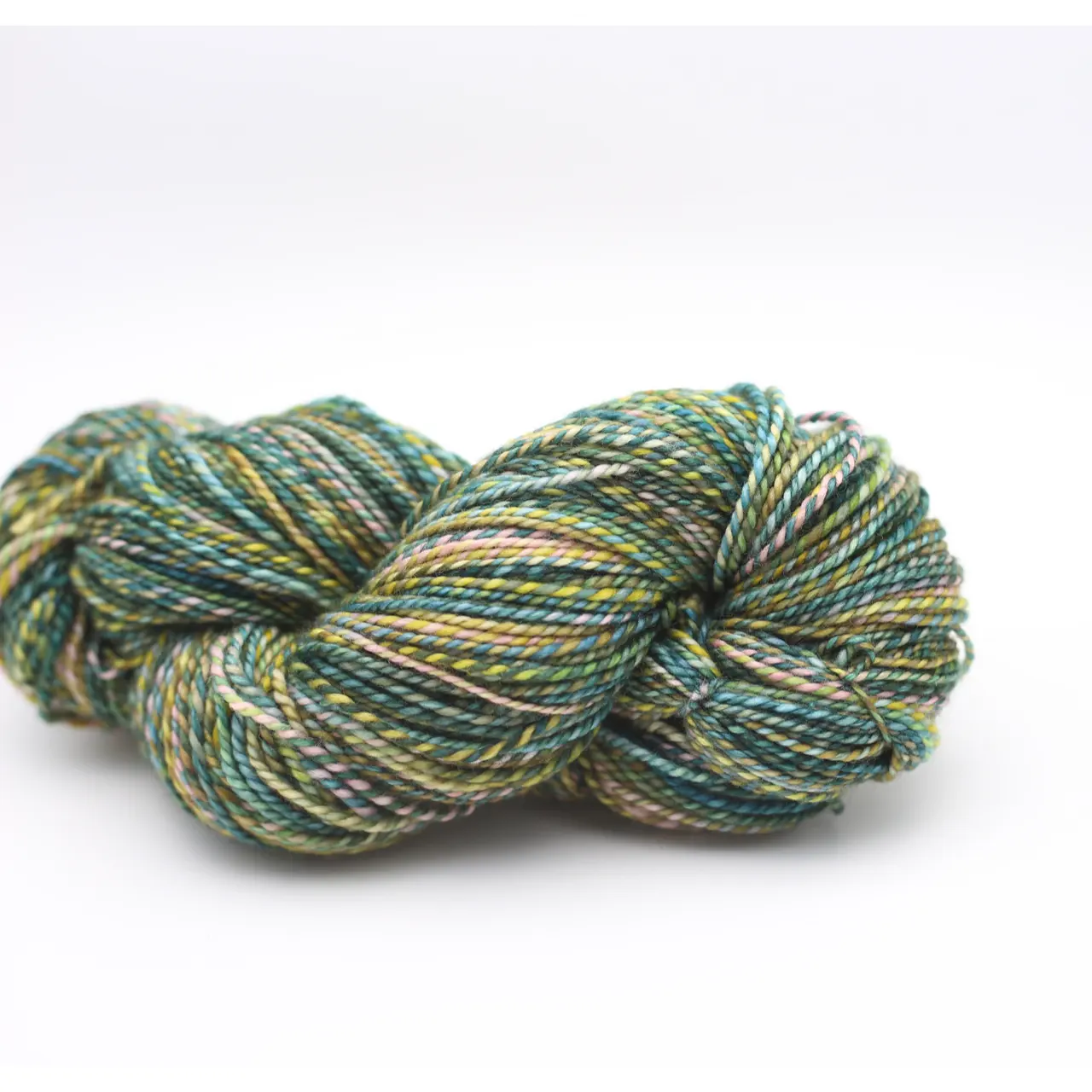 Marla K300 Fikus (Blau-Grün-Türkis-Rosa) von Manos del Uruguay. Ein vielseitiges handgefärbtes Garn das aus 100% feiner Superwash-Merinowolle besteht. Herrlich weich absolut kratzfrei und schön pflegeleicht - die Schwesterwolle von Sami