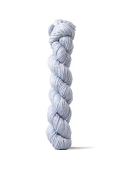 <span class="yarn-title">16 Fingering</span> <span class="yarn-color">BL10 Hellblau</span>