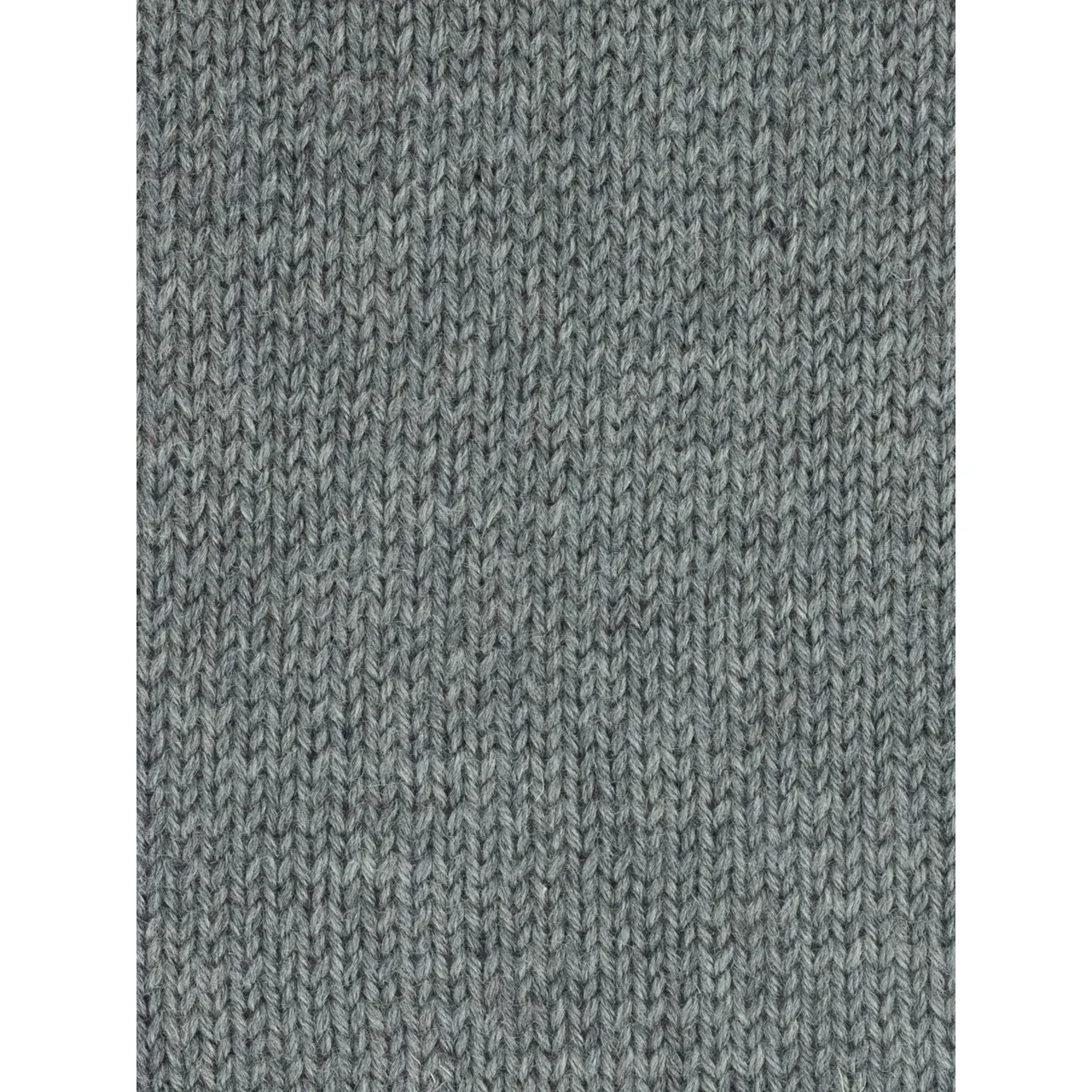 Fleece Bluefaced Leicester DK 1034 Fossil von West Yorkshire Spinners. Ein hochwertiges weiches und seidiges DK-Garn aus 100% Bluefaced Leicester erhältlich in natürlichen ungefärbten Tönen sowie satten Farbnuancen inspiriert von der Landschaft Yorkshires. Ideal für präzise Maschendefinition bei Pullovern Schals und mehr – beste britische Wollqualität.